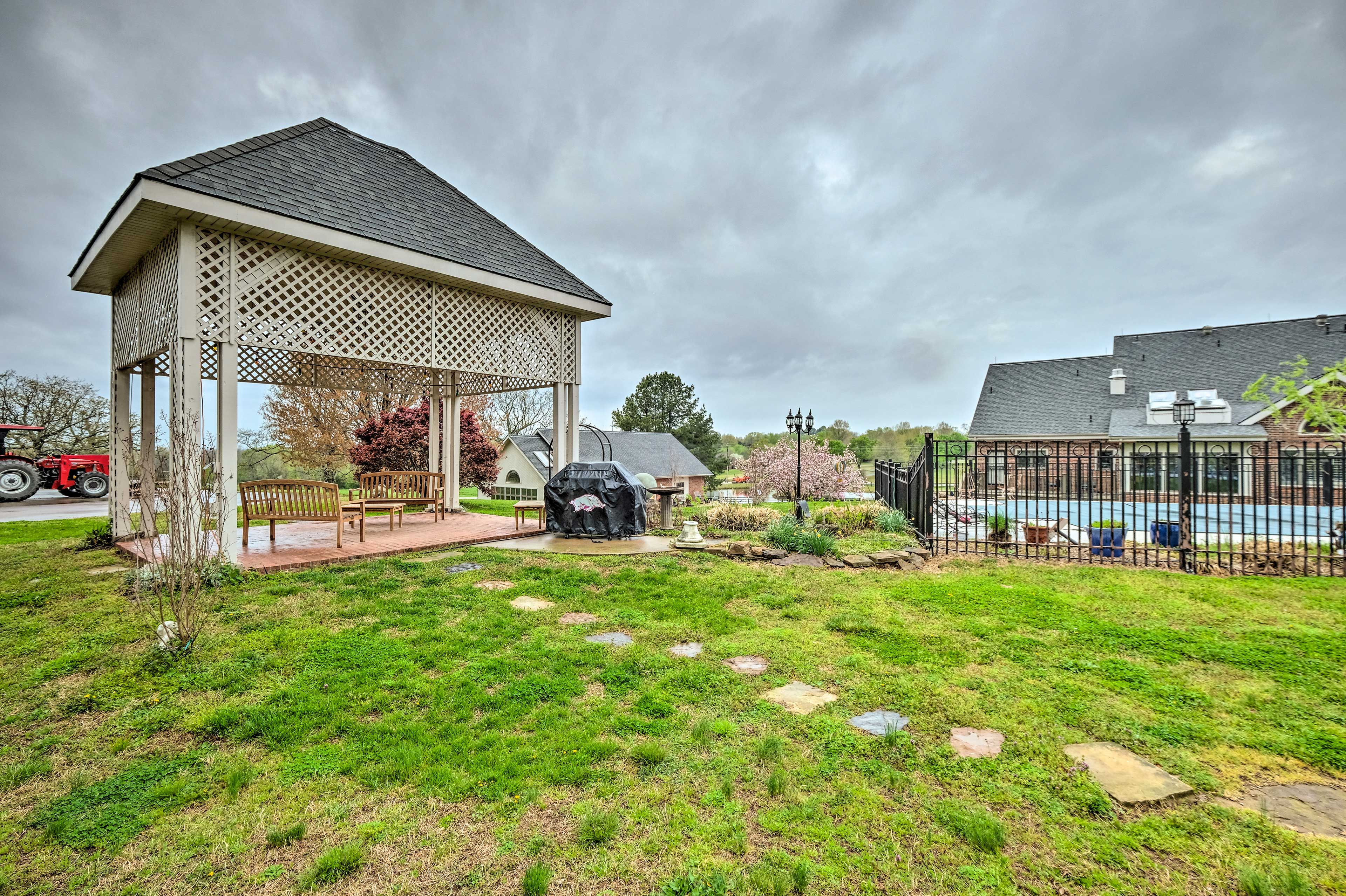Shared Amenities | Gazebo | Gas Grill | Outdoor Pool