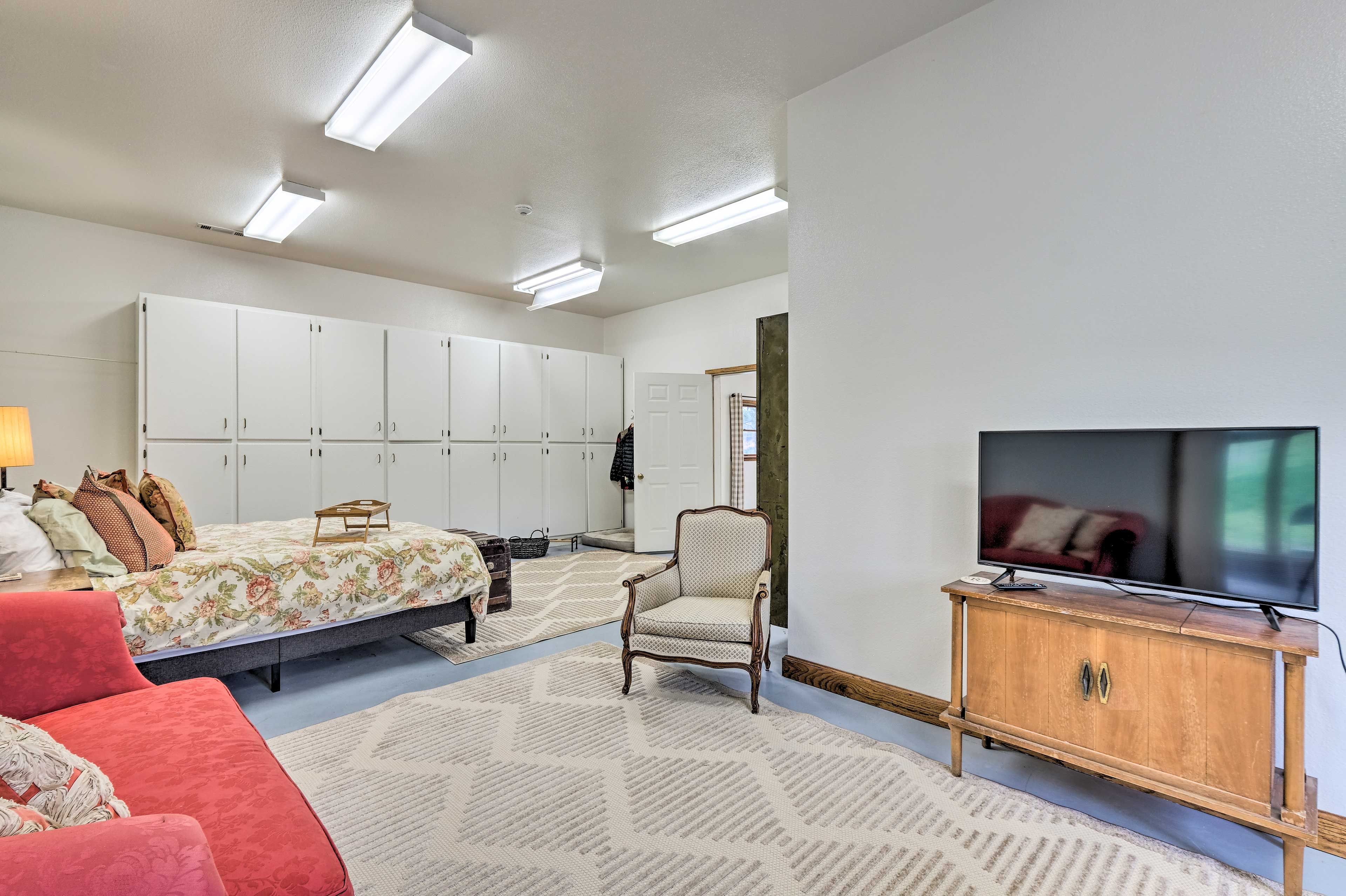 Bedroom | Smart TV