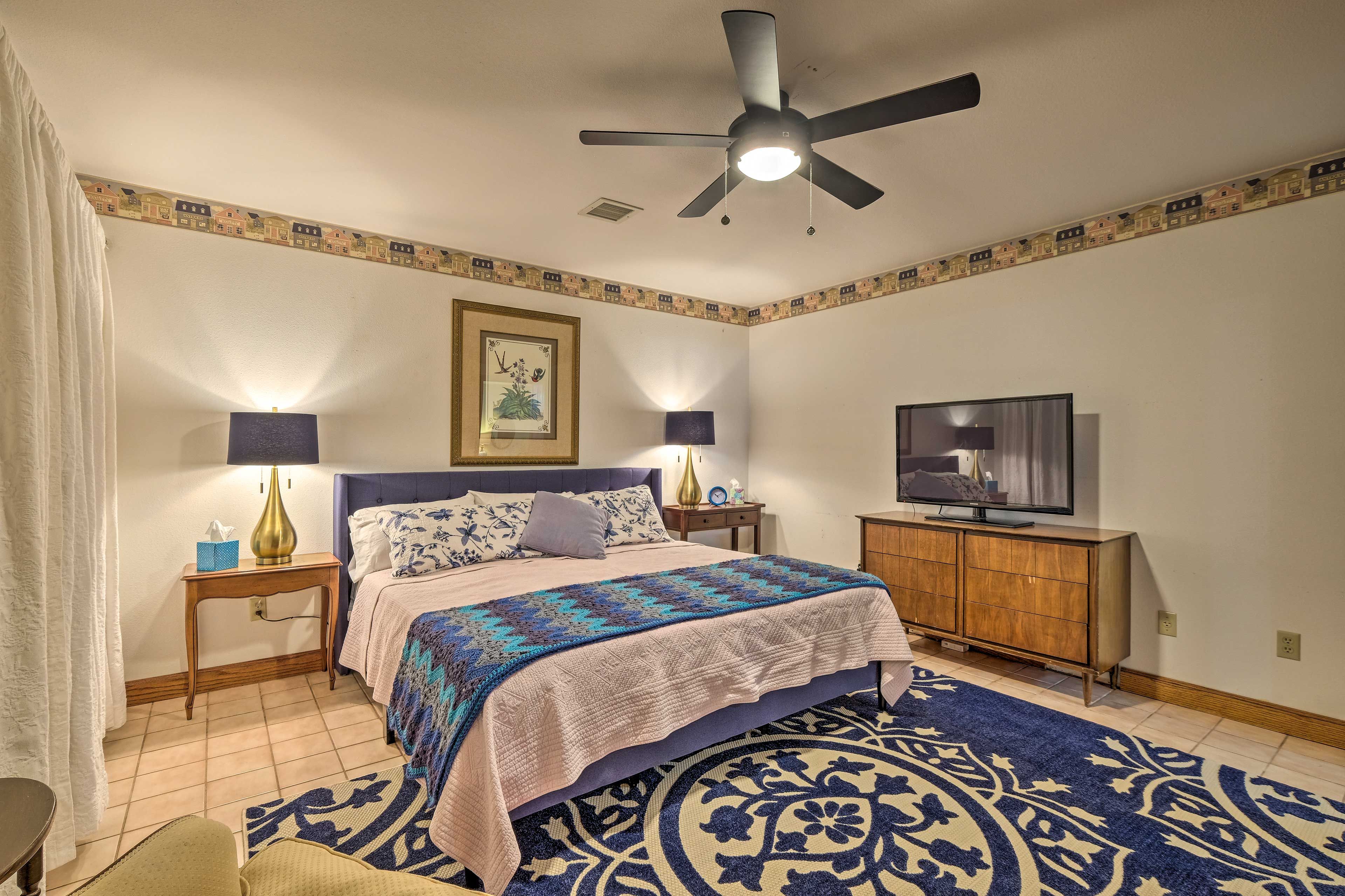Bedroom 1 | King Bed | Smart TV