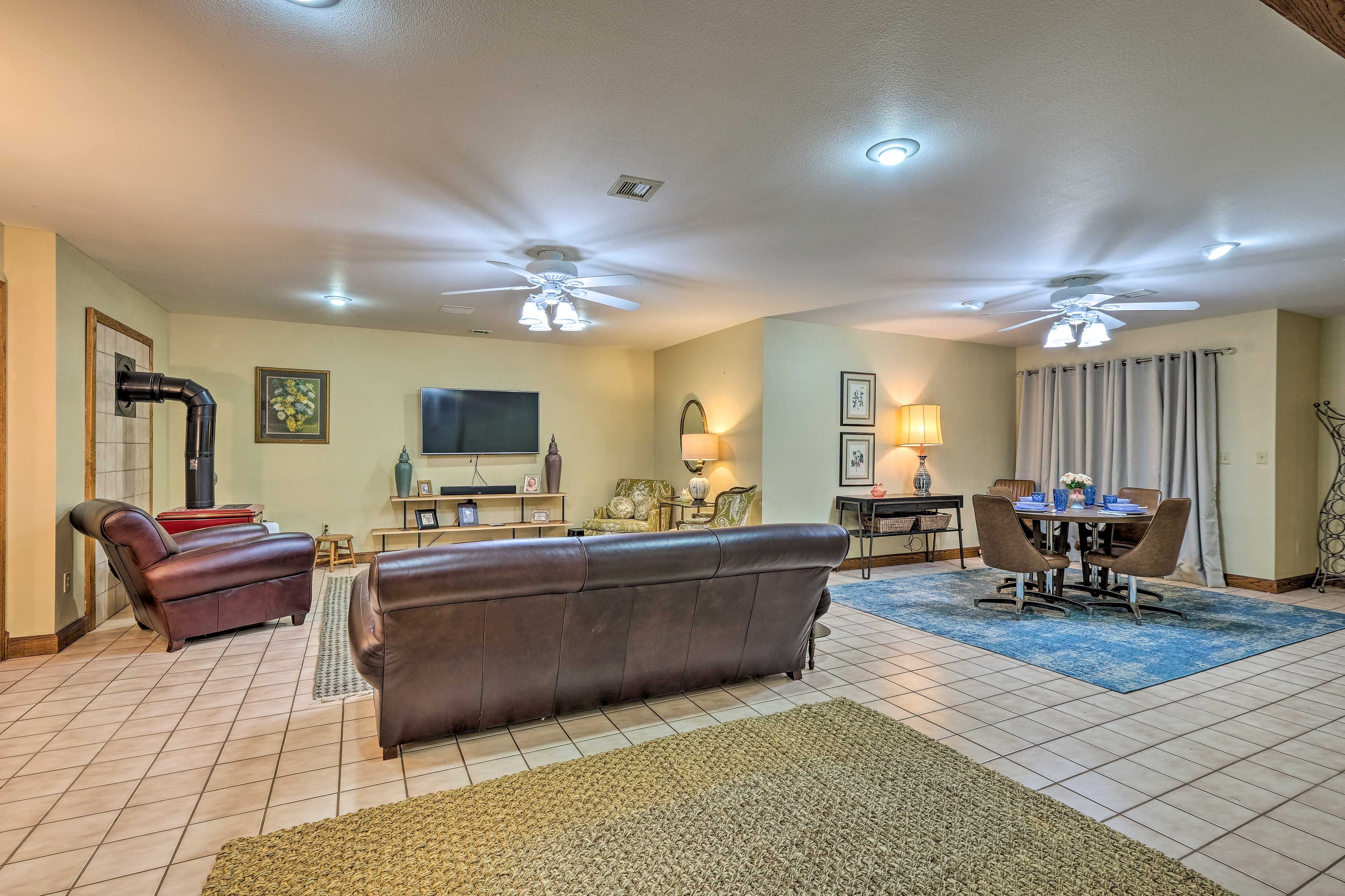 Living Room | Free WiFi | Air Conditioning | Central Heating