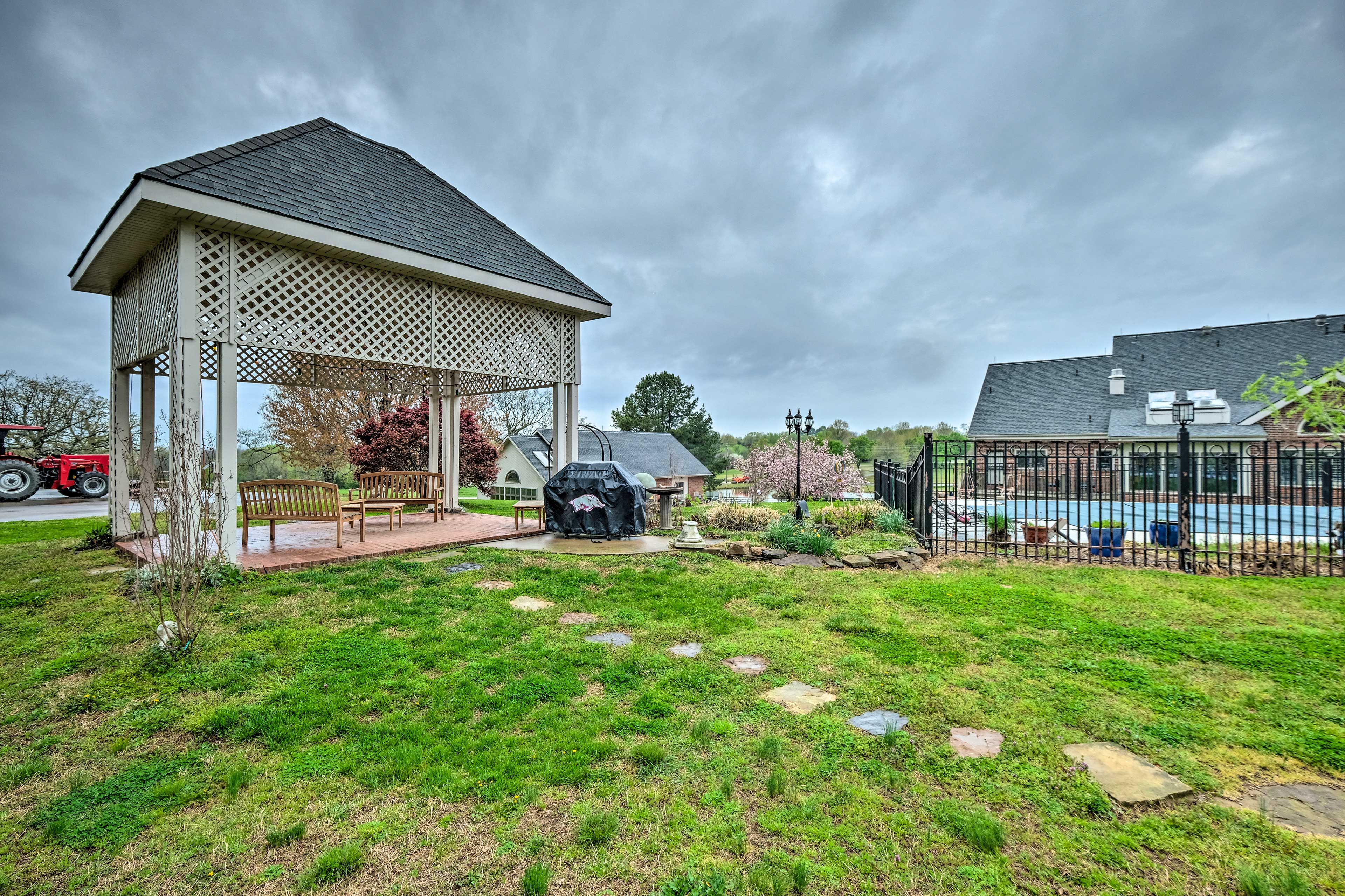 Shared Amenities | Gazebo | Outdoor Pool | Gas Grill