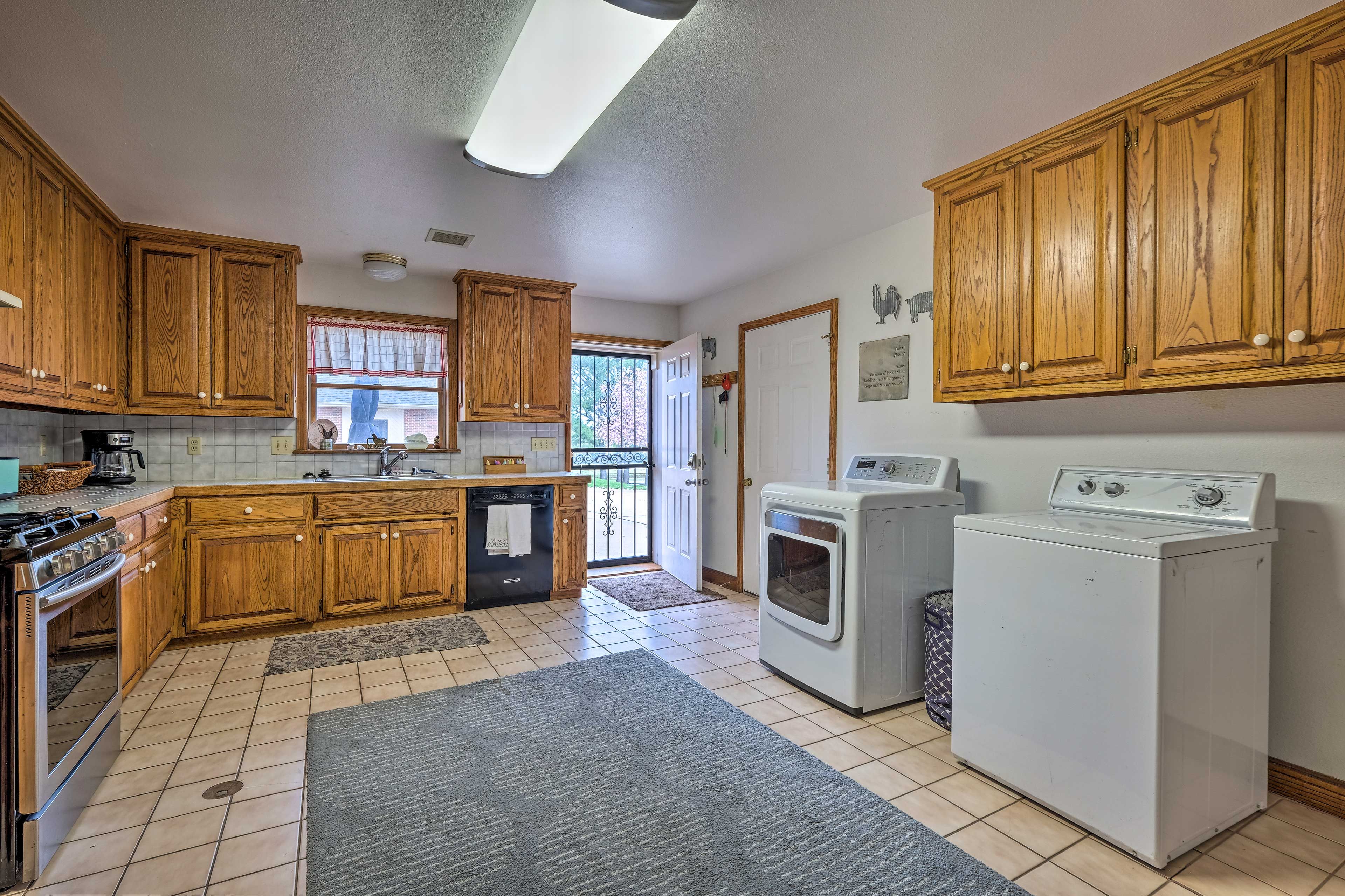 Kitchen | Fully Equipped | Standard Drip Coffee Maker | Crock-Pot