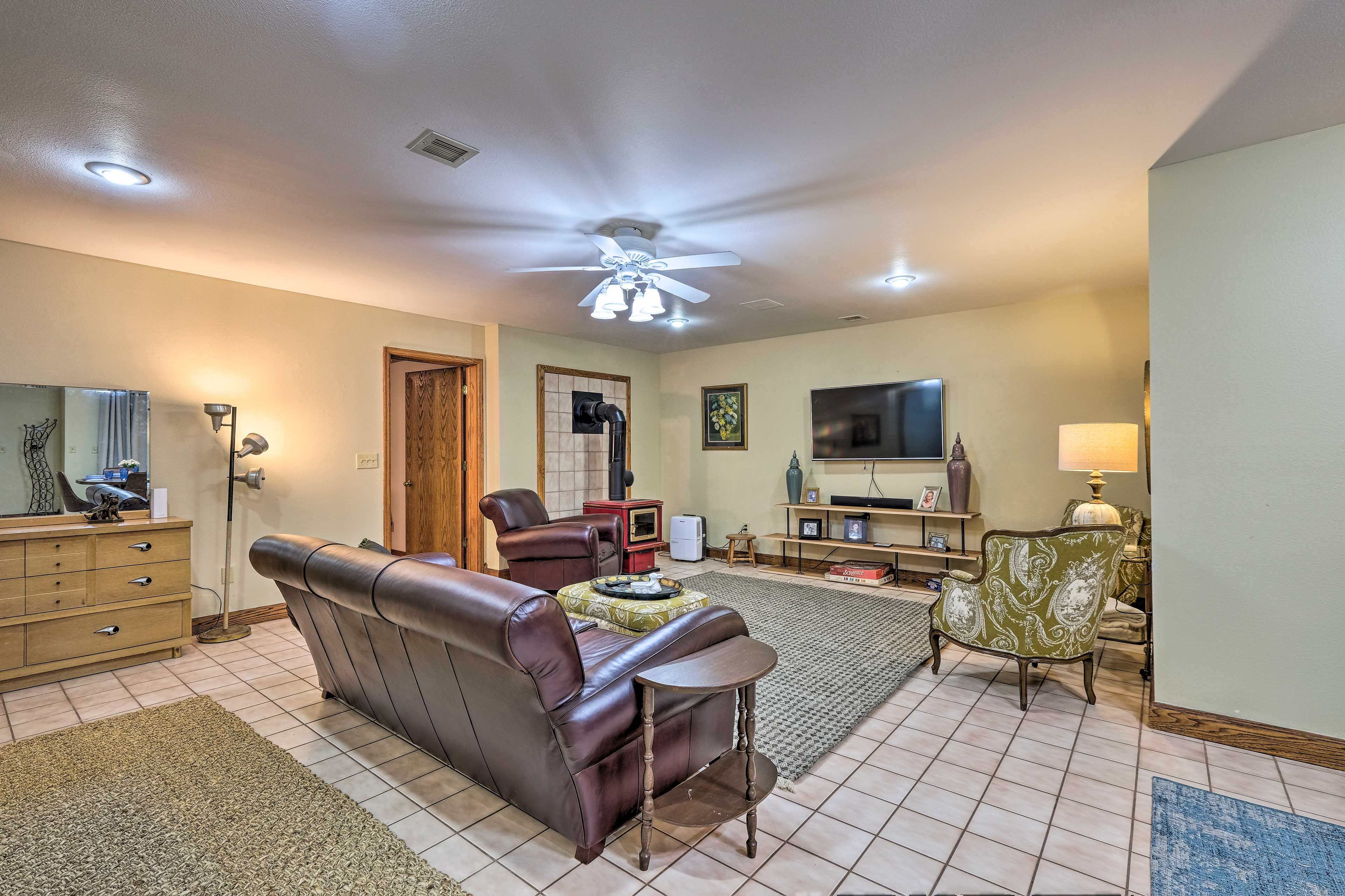 Living Room | Wood-Burning Fireplace | Smart TV