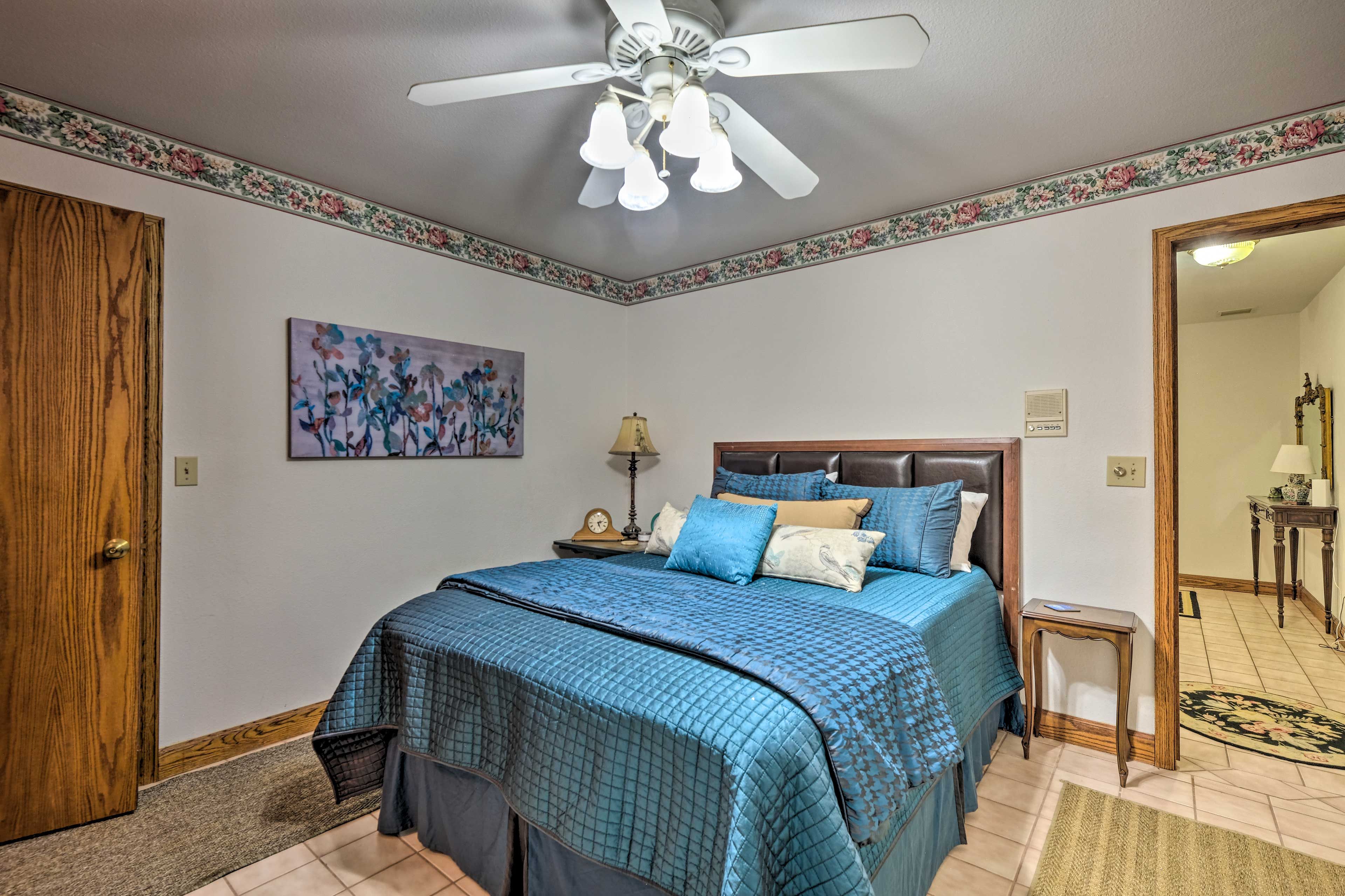 Bedroom 2 | Queen Bed