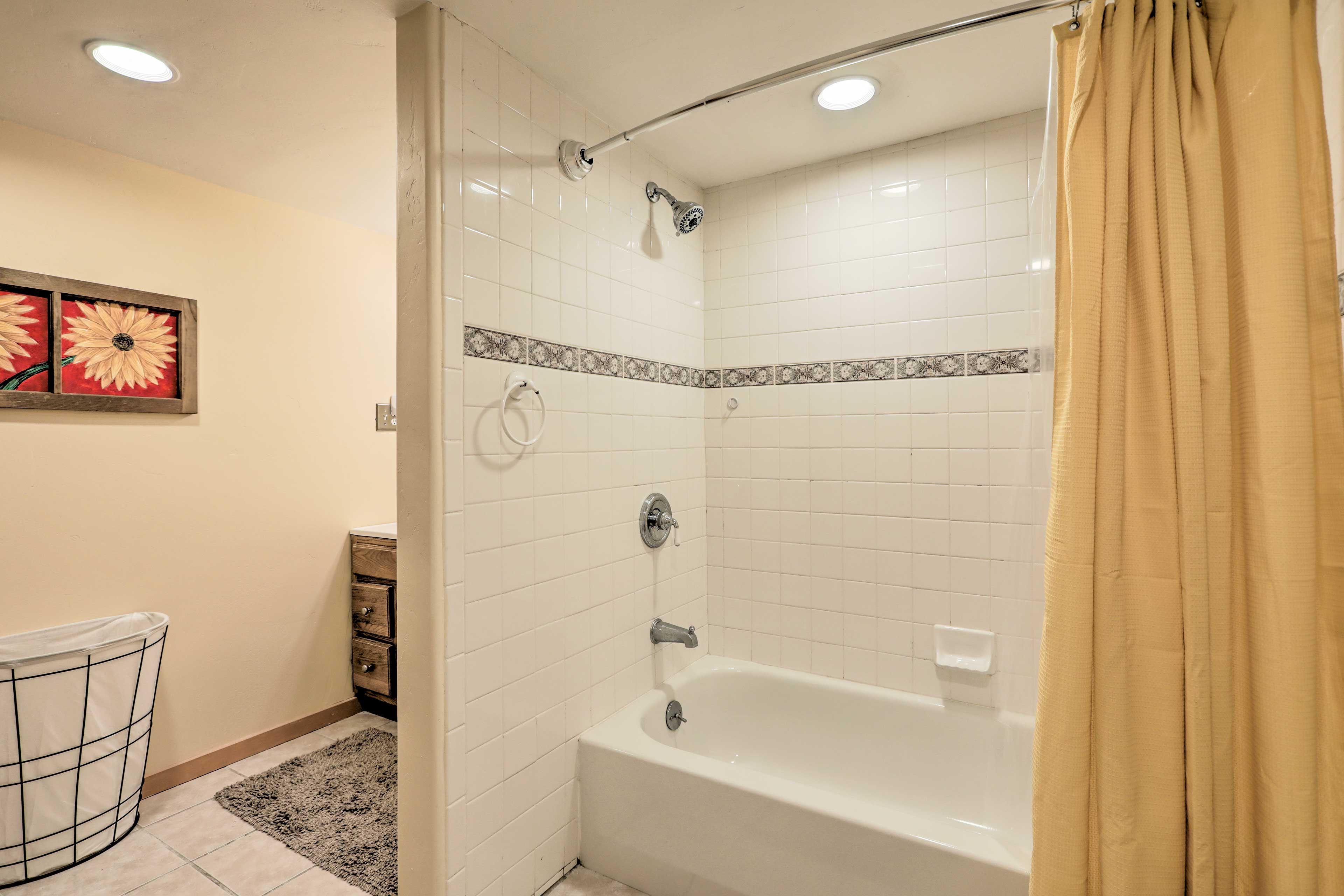 Full Bathroom | Complimentary Toiletries