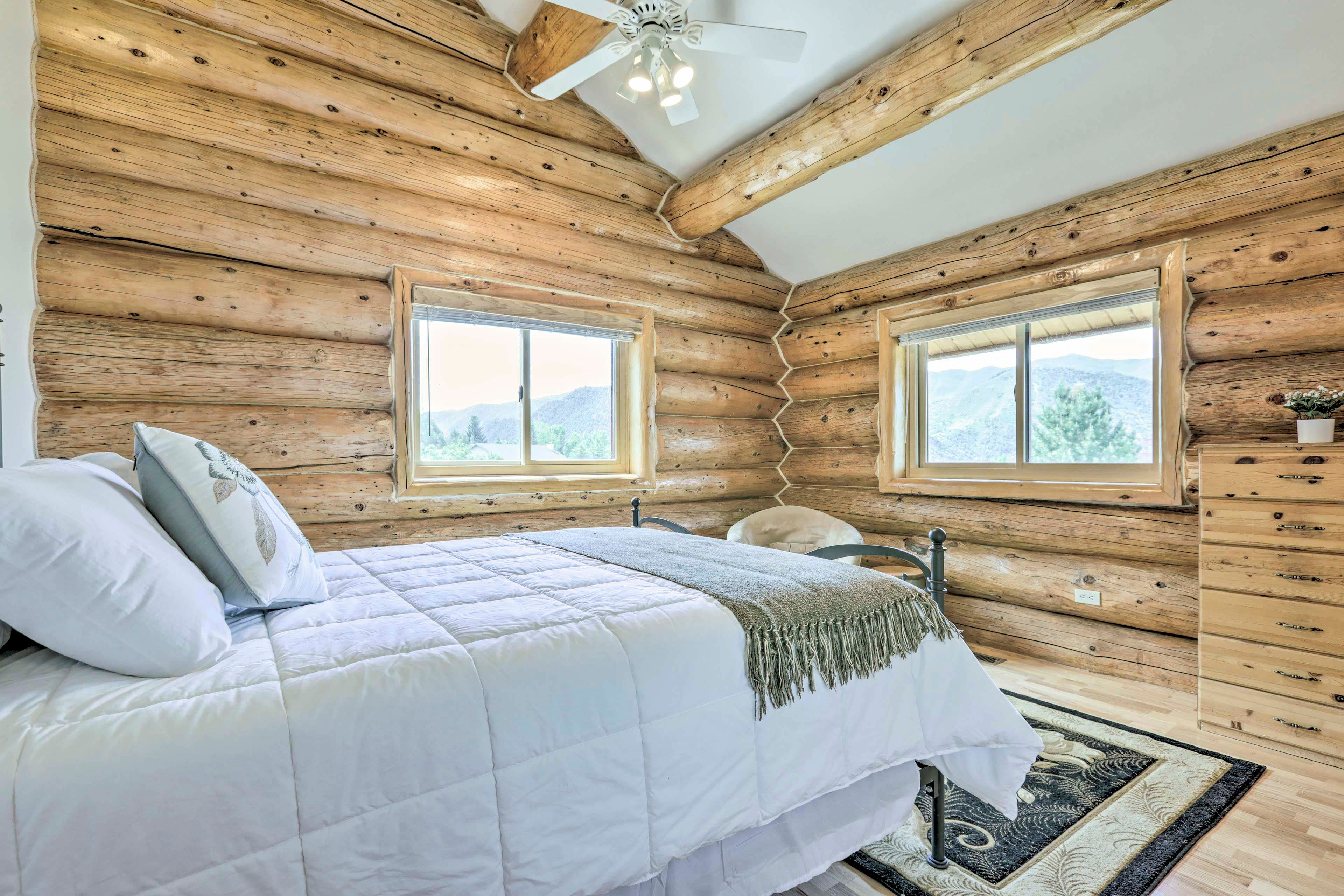 Bedroom 3 | Queen Bed