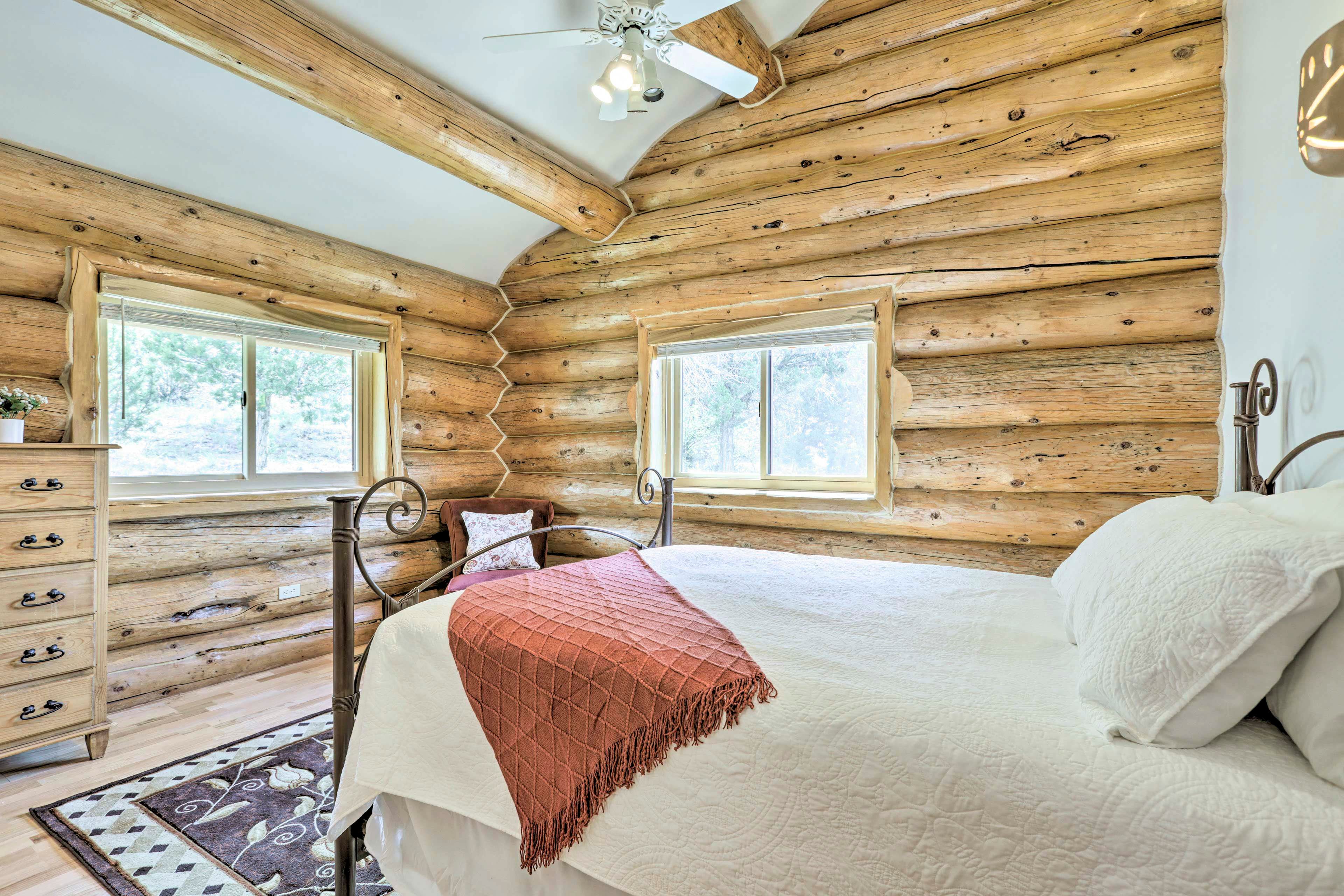 Bedroom 4 | Queen Bed