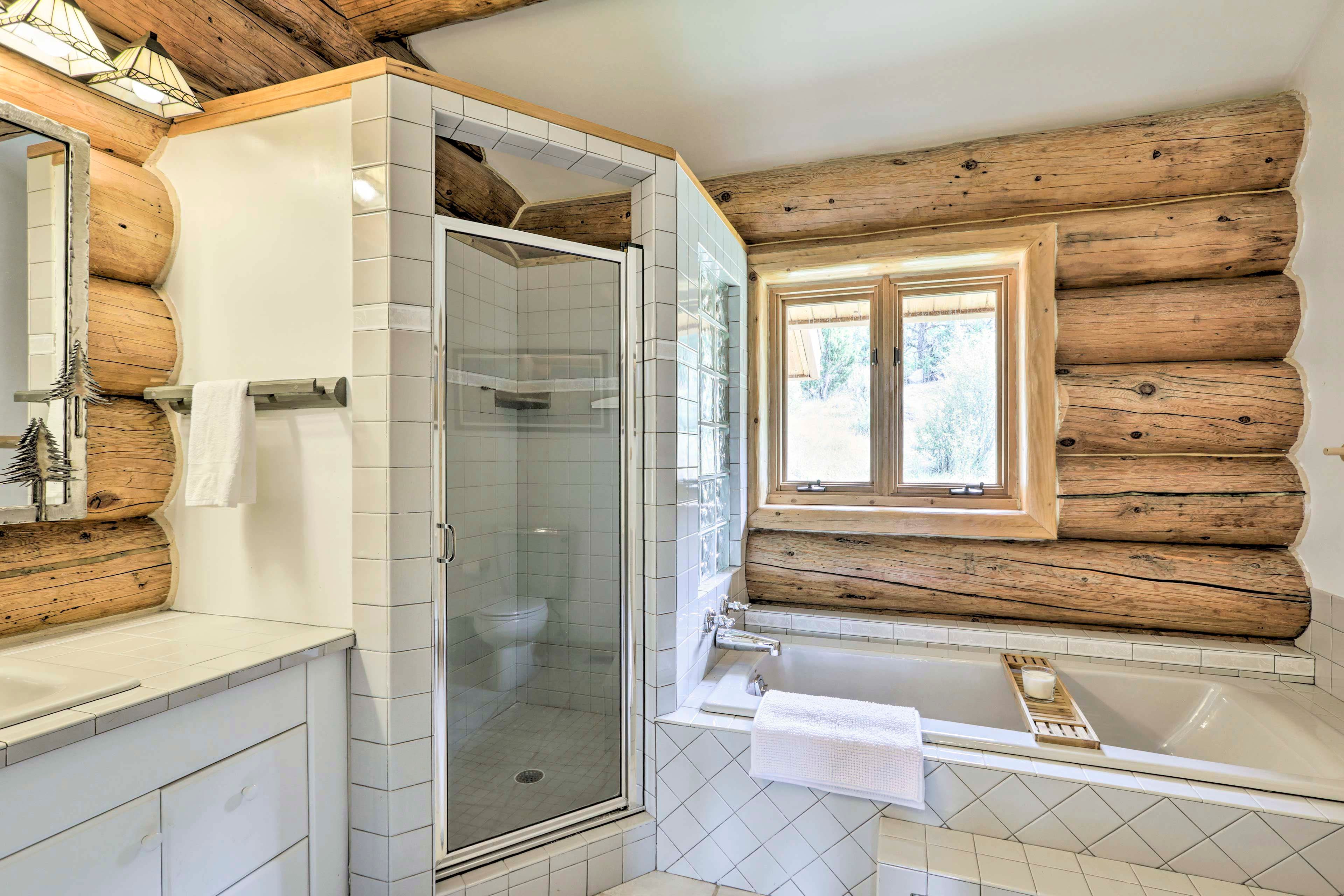 Full Bathroom | Towels Provided