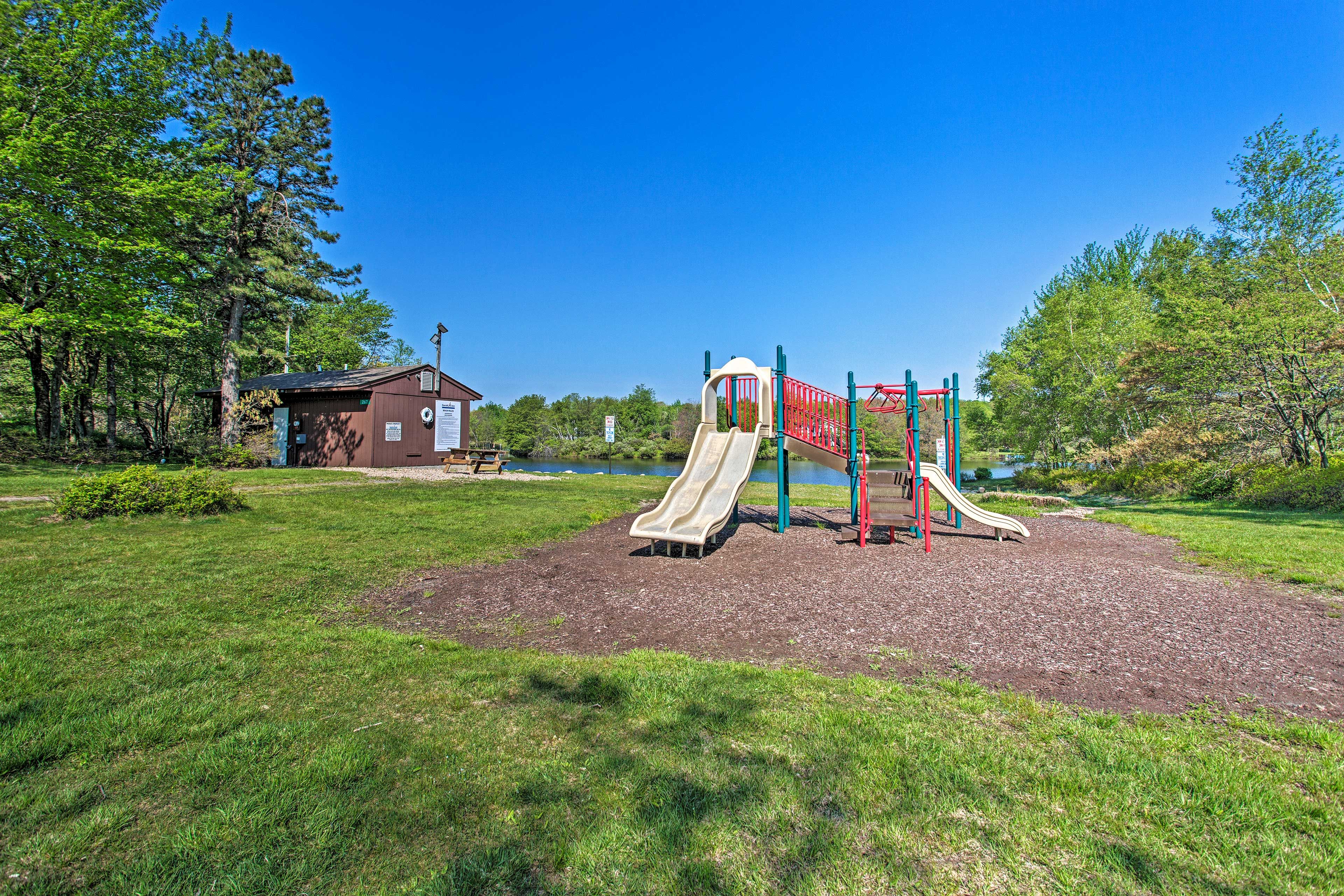Emerald Lakes Amenities (Available w/ Fee)
