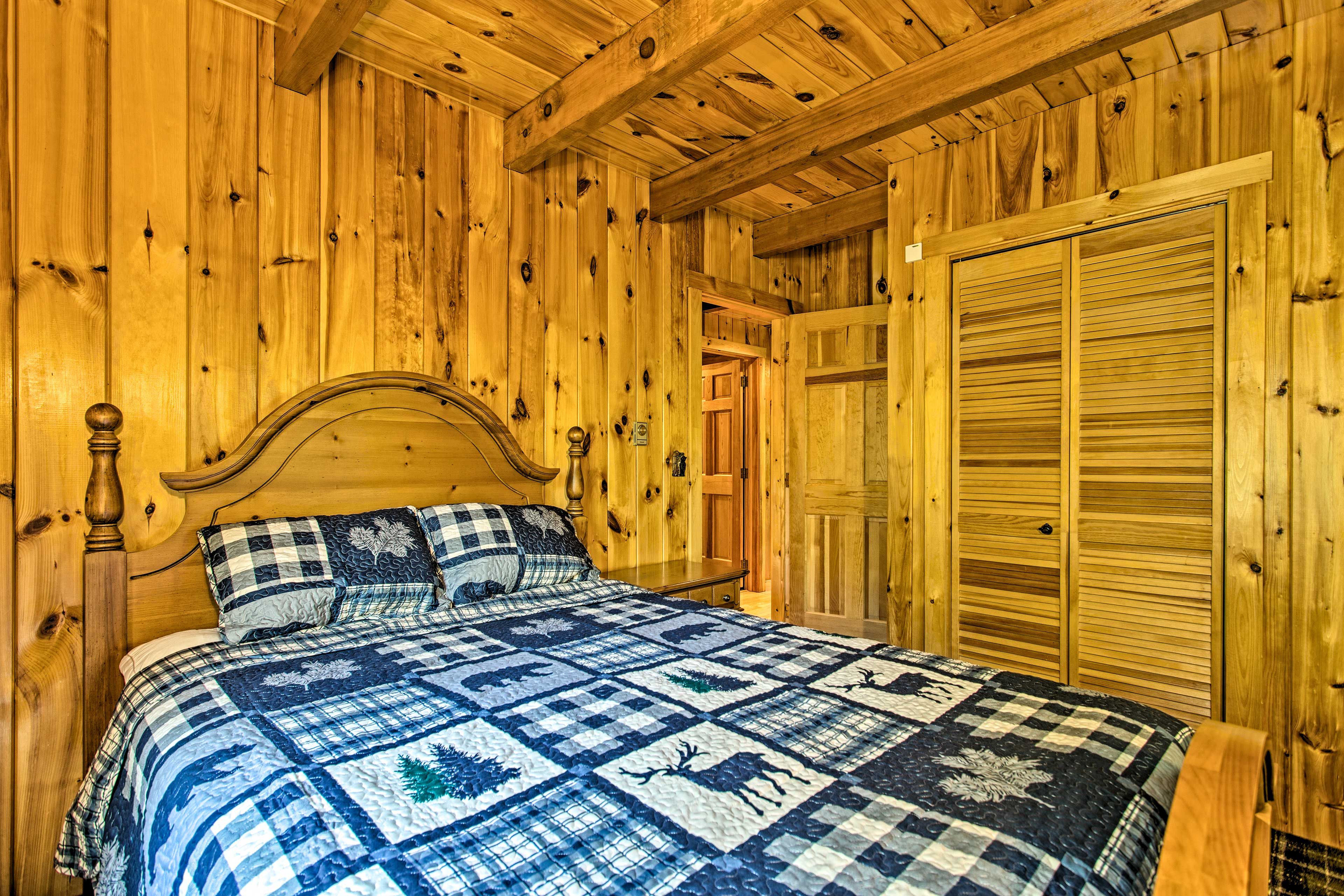 Bedroom 2 | 1st Floor | Queen Bed | Linens Not Provided