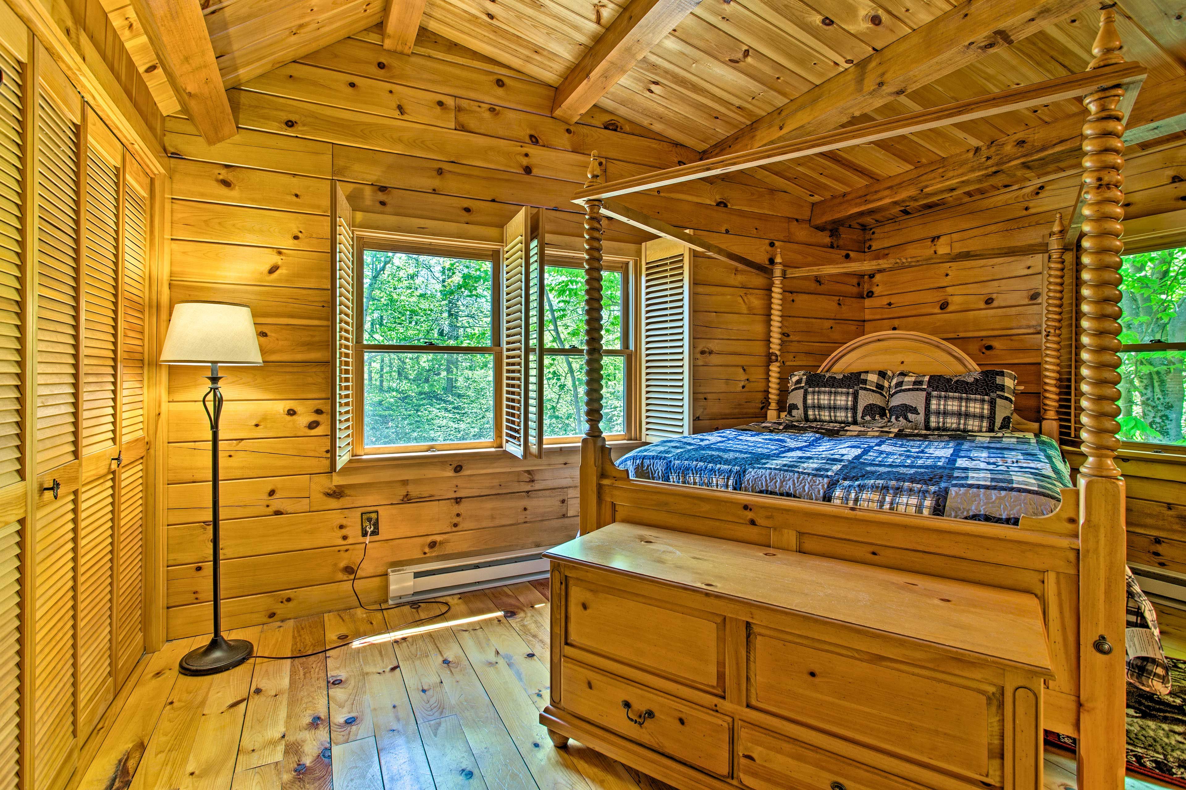 Bedroom 1 | 2nd Floor | Queen Bed | Linens Not Provided, Blankets & Pillows Only