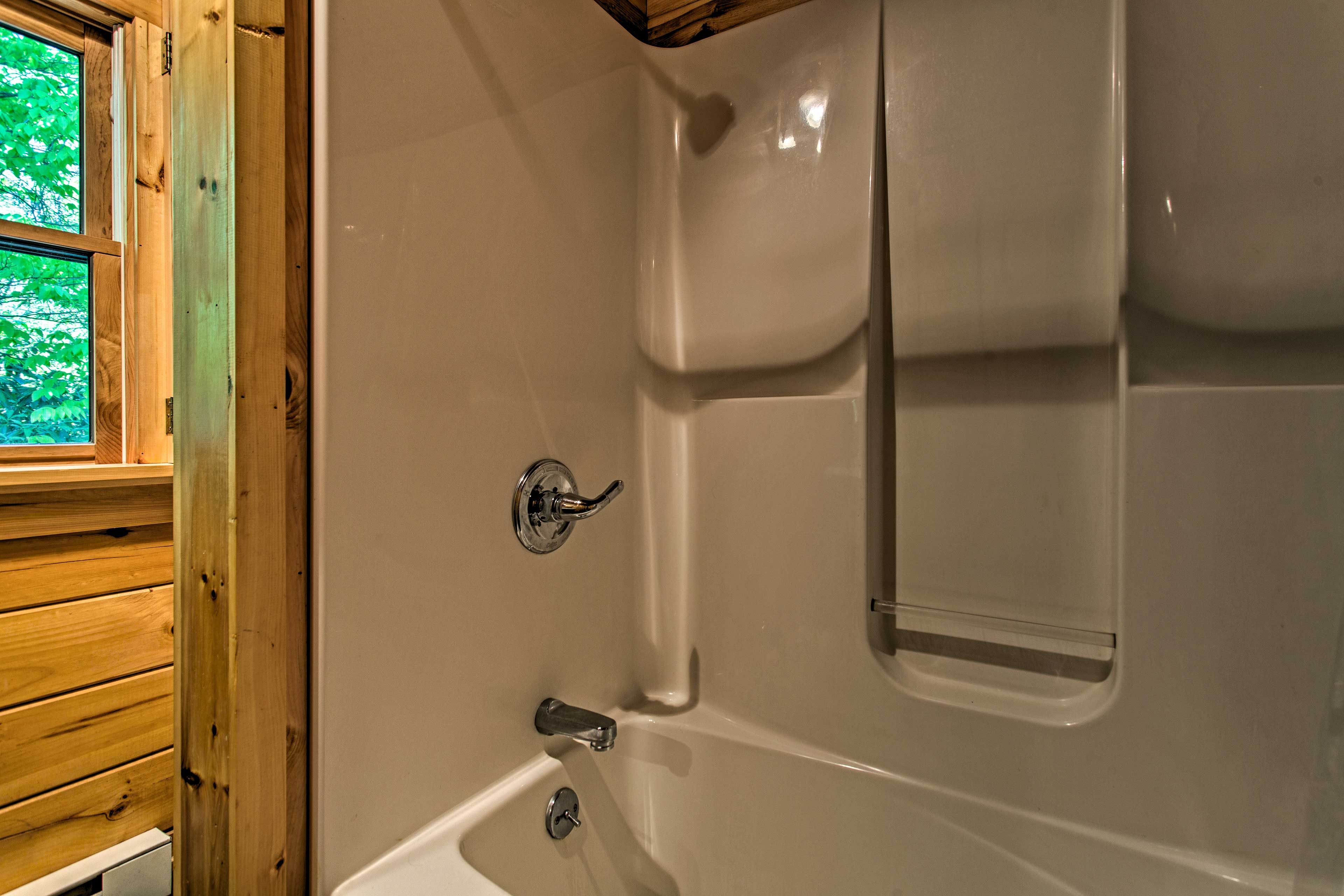Full Bathroom | 1st Floor | Hair Dryer