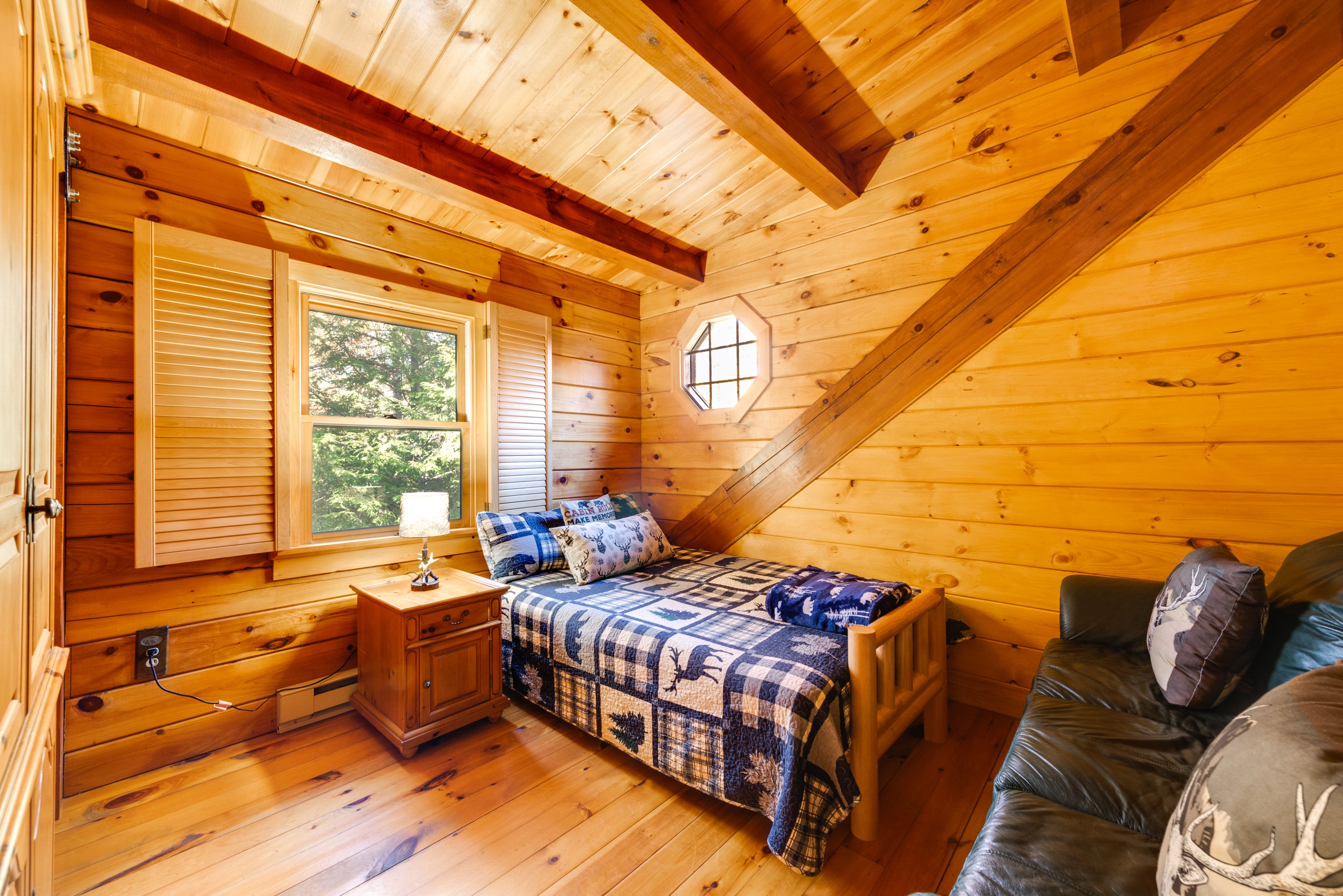 Bedroom 5 (Loft) | Full Bed
