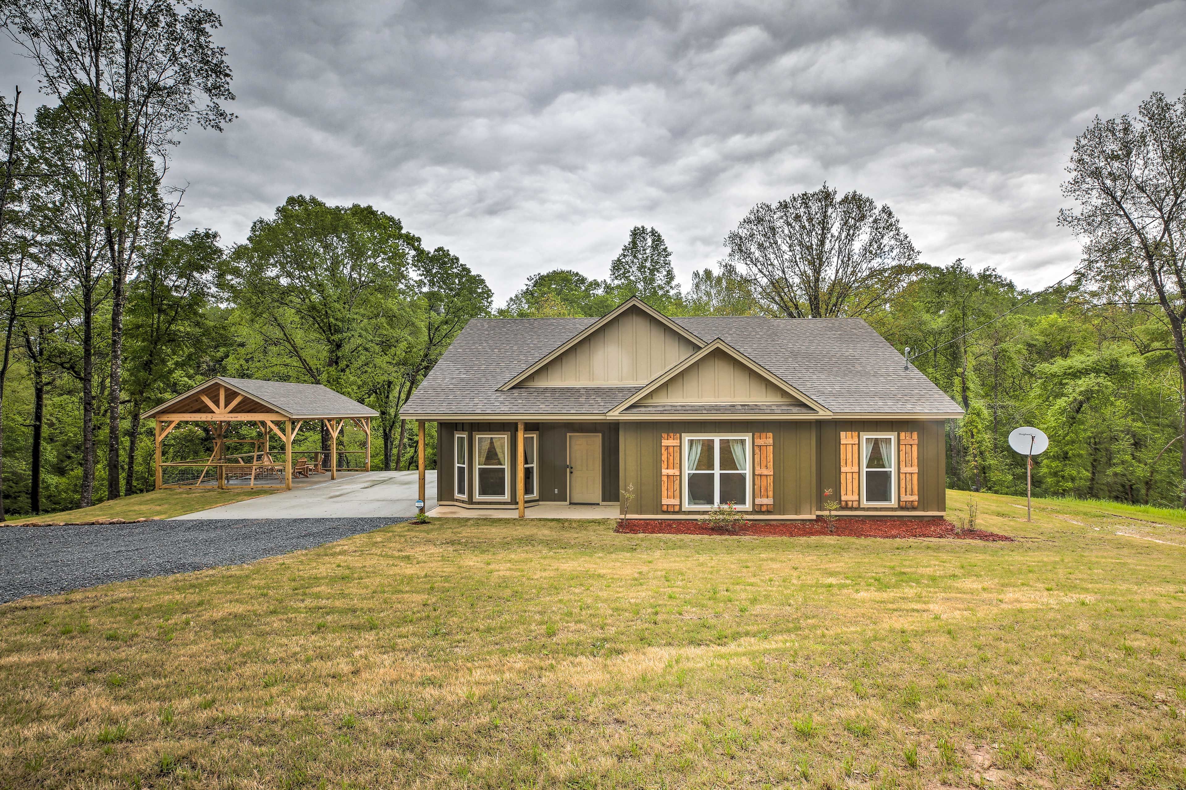 Tallassee Vacation Rental | 3BR | 2BA | 1,800 Sq Ft | Step-Free Access