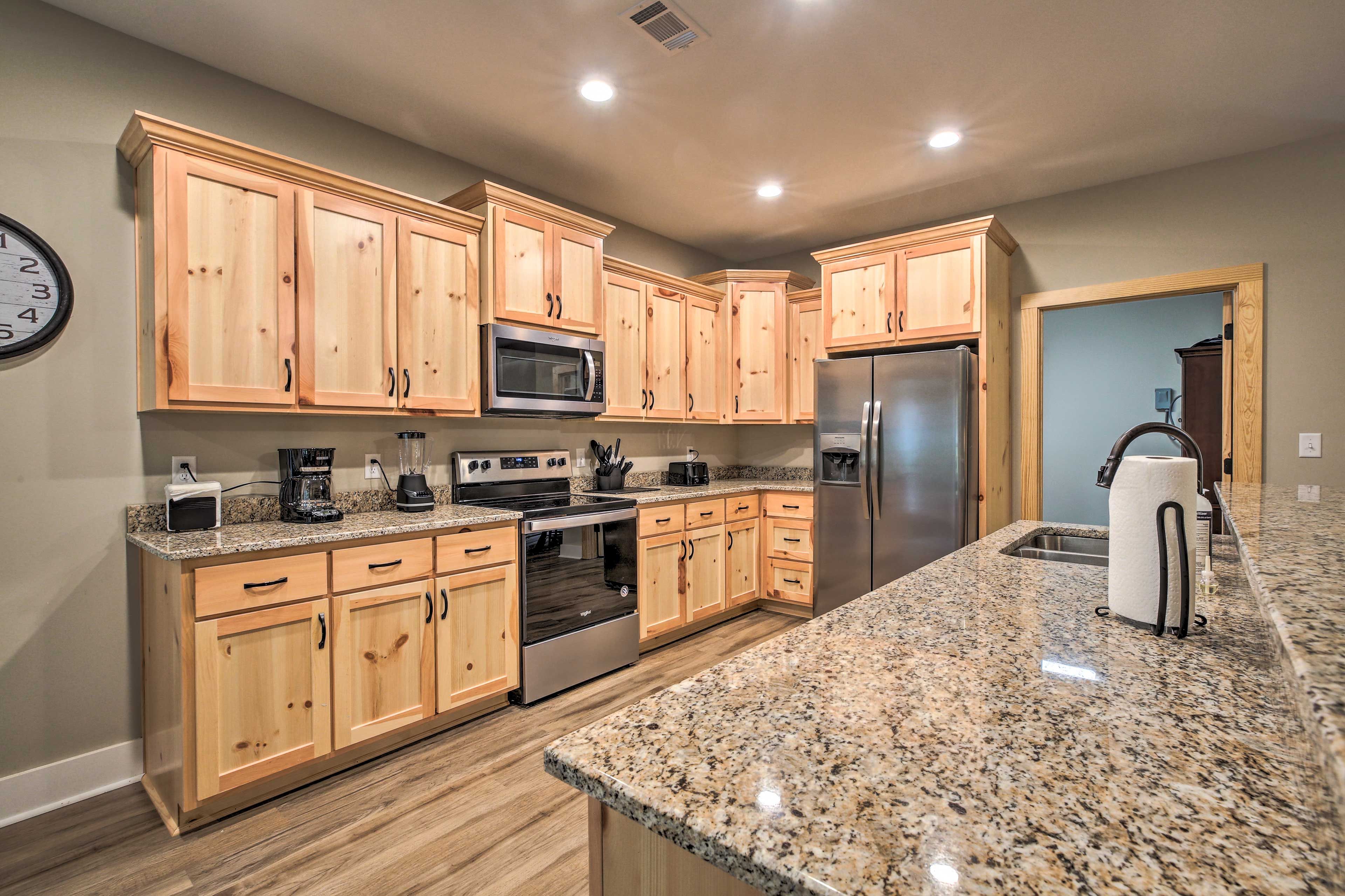 Kitchen | Fully Equipped w/ Cooking Basics