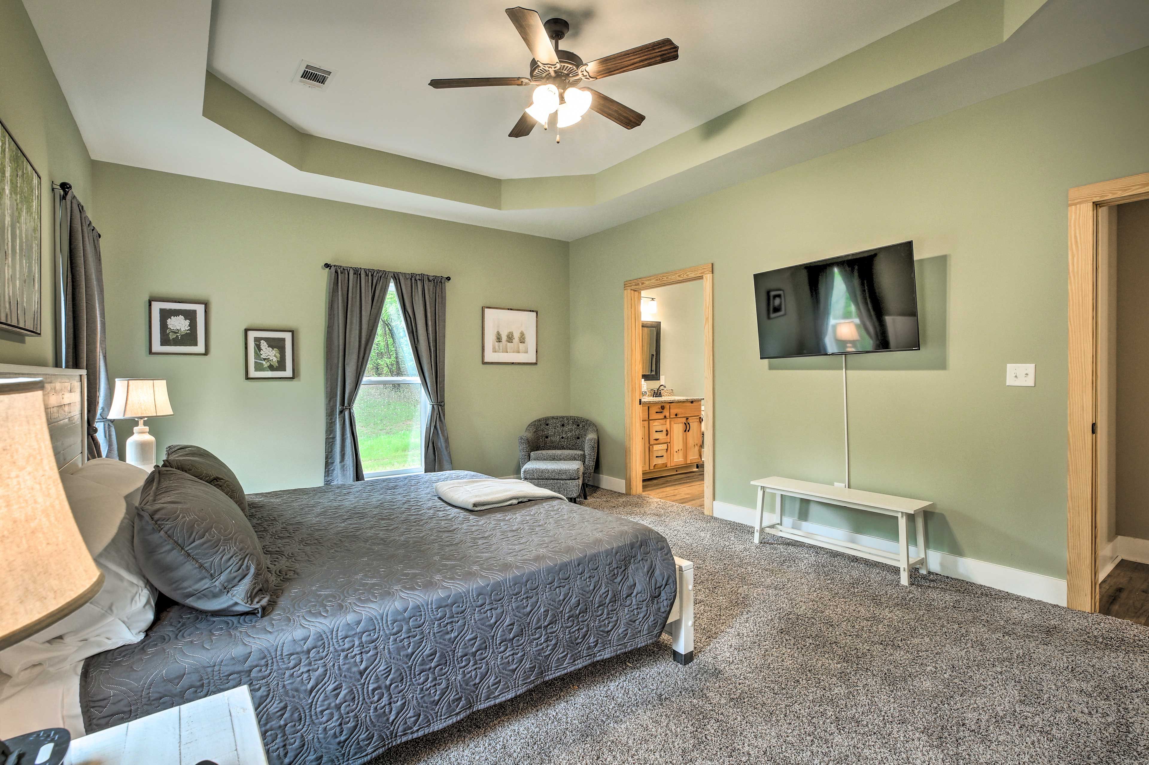 Bedroom 1 | Smart TV