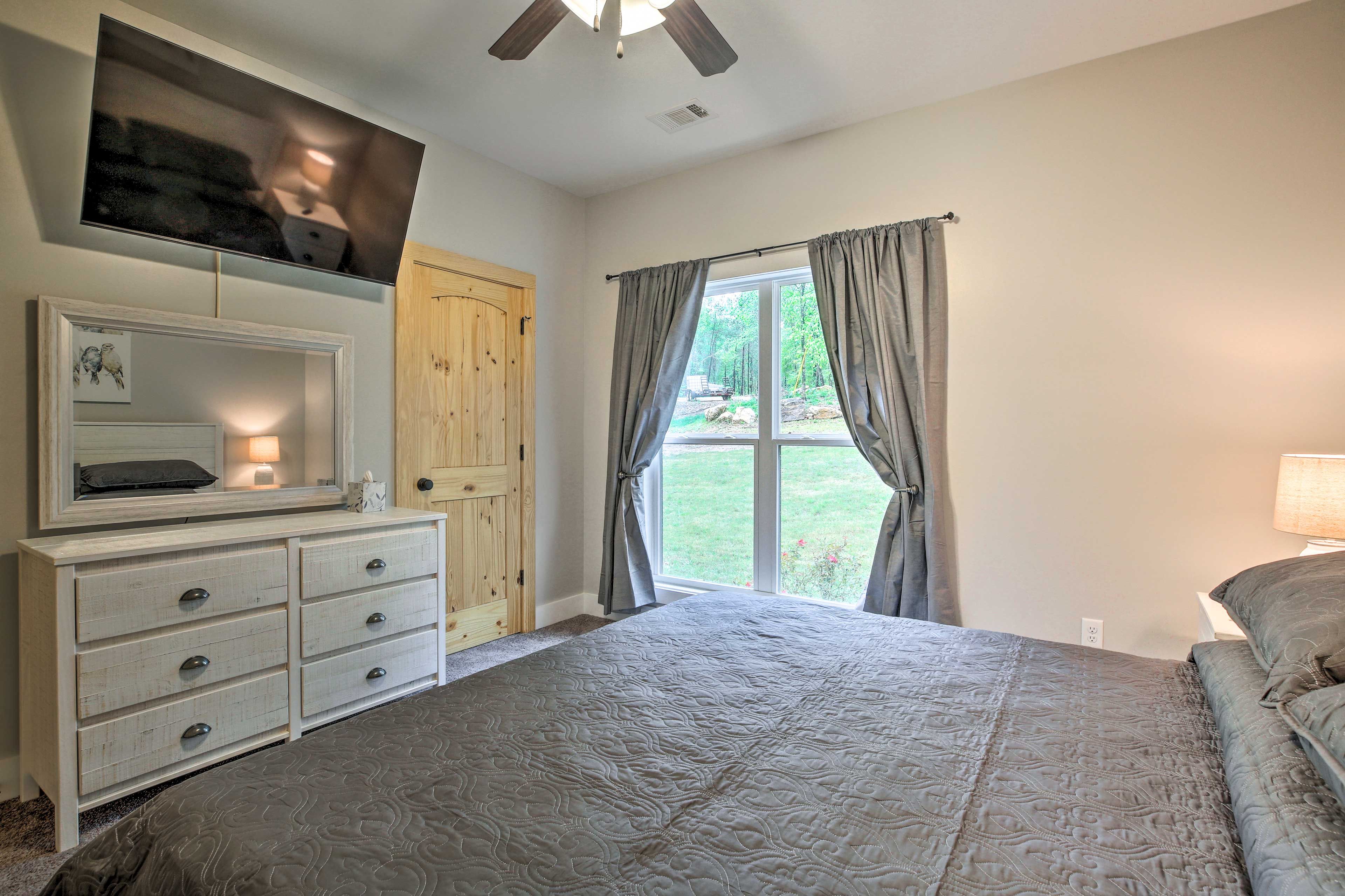 Bedroom 2 | Smart TV