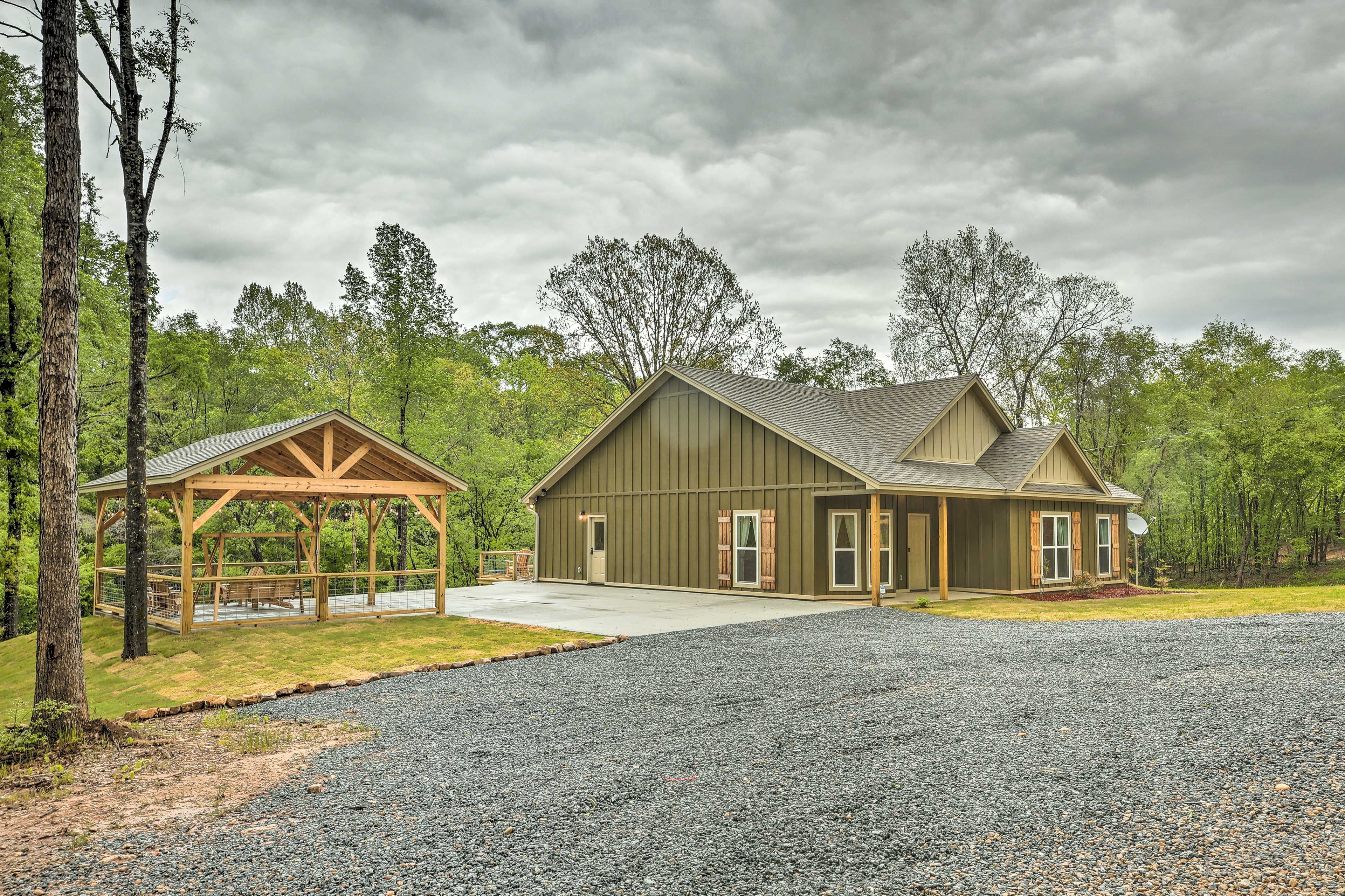 Parking | Driveway (4 Vehicles) | RV/Trailer Parking