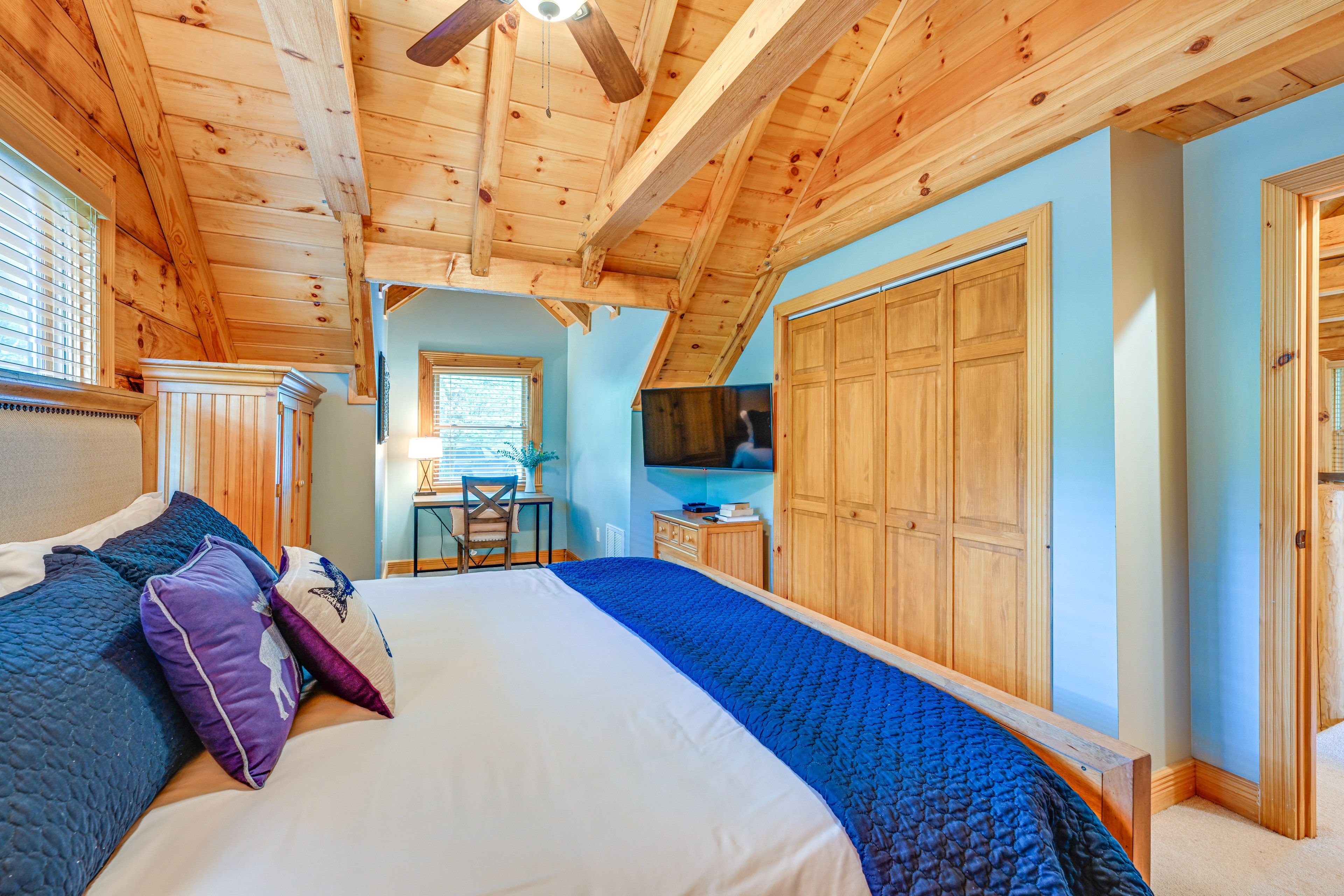 Bedroom 2 | King Bed | Cable TV