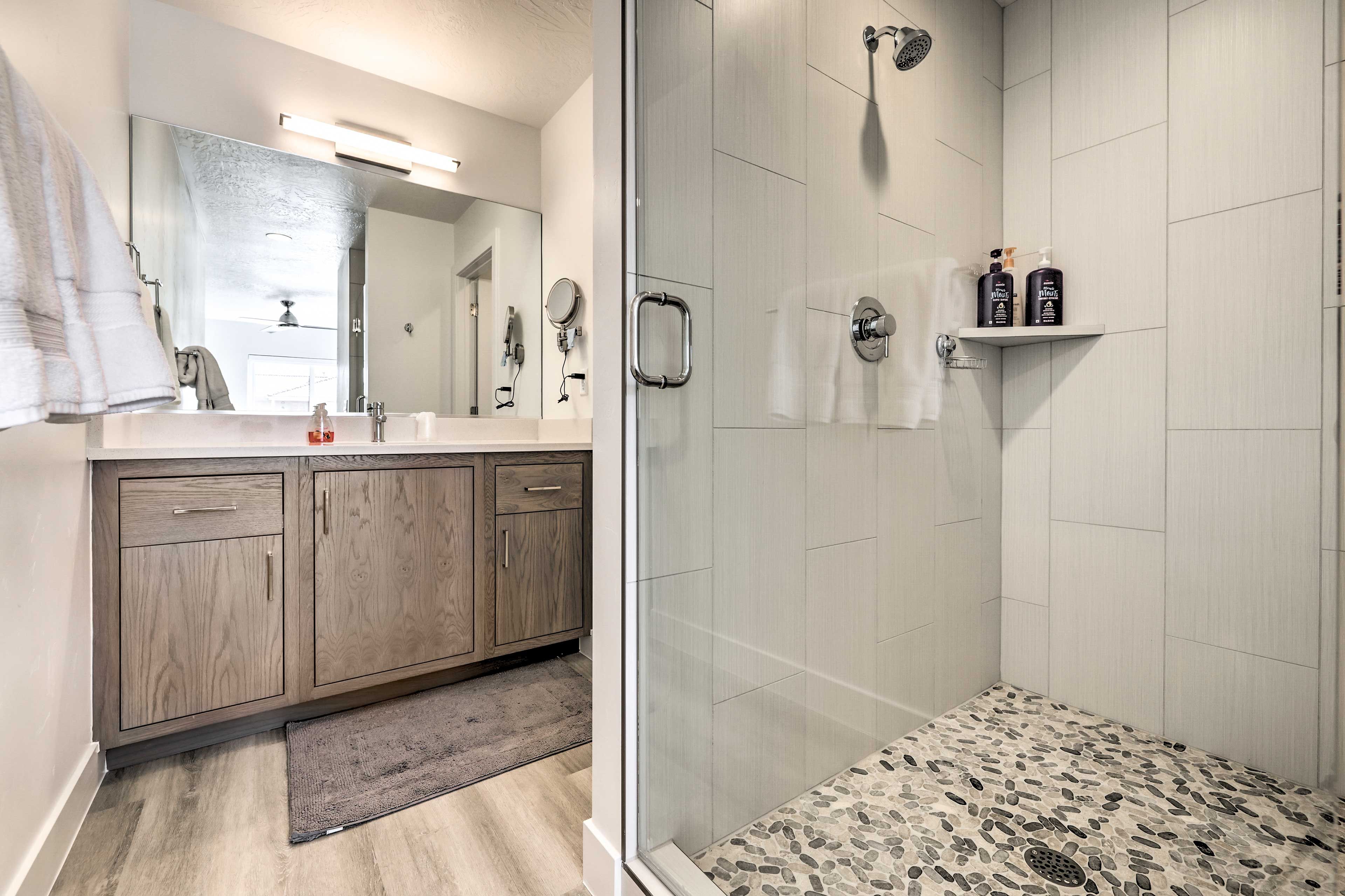 En-suite Bathroom | Complimentary Toiletries