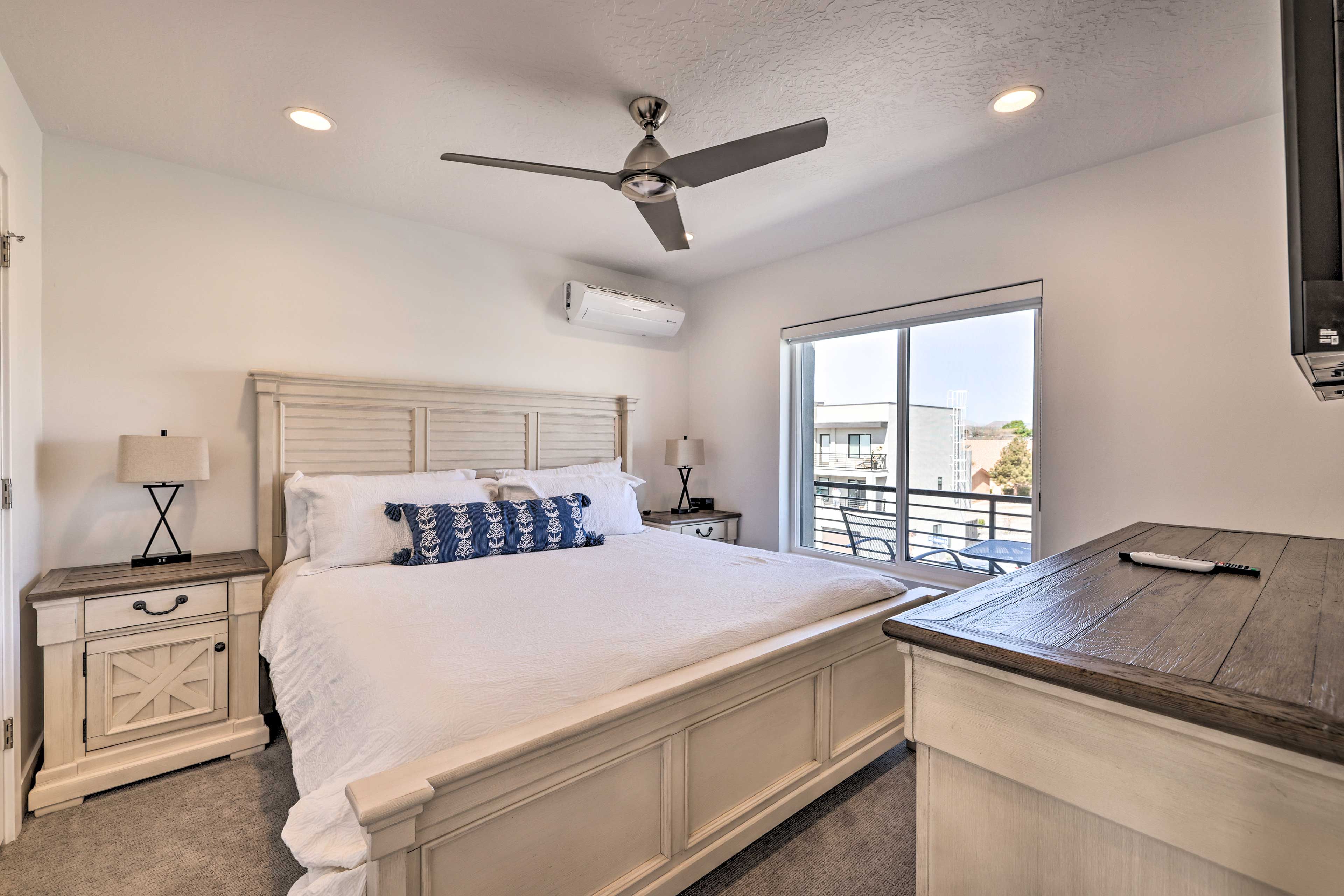 Bedroom 4 | King Bed