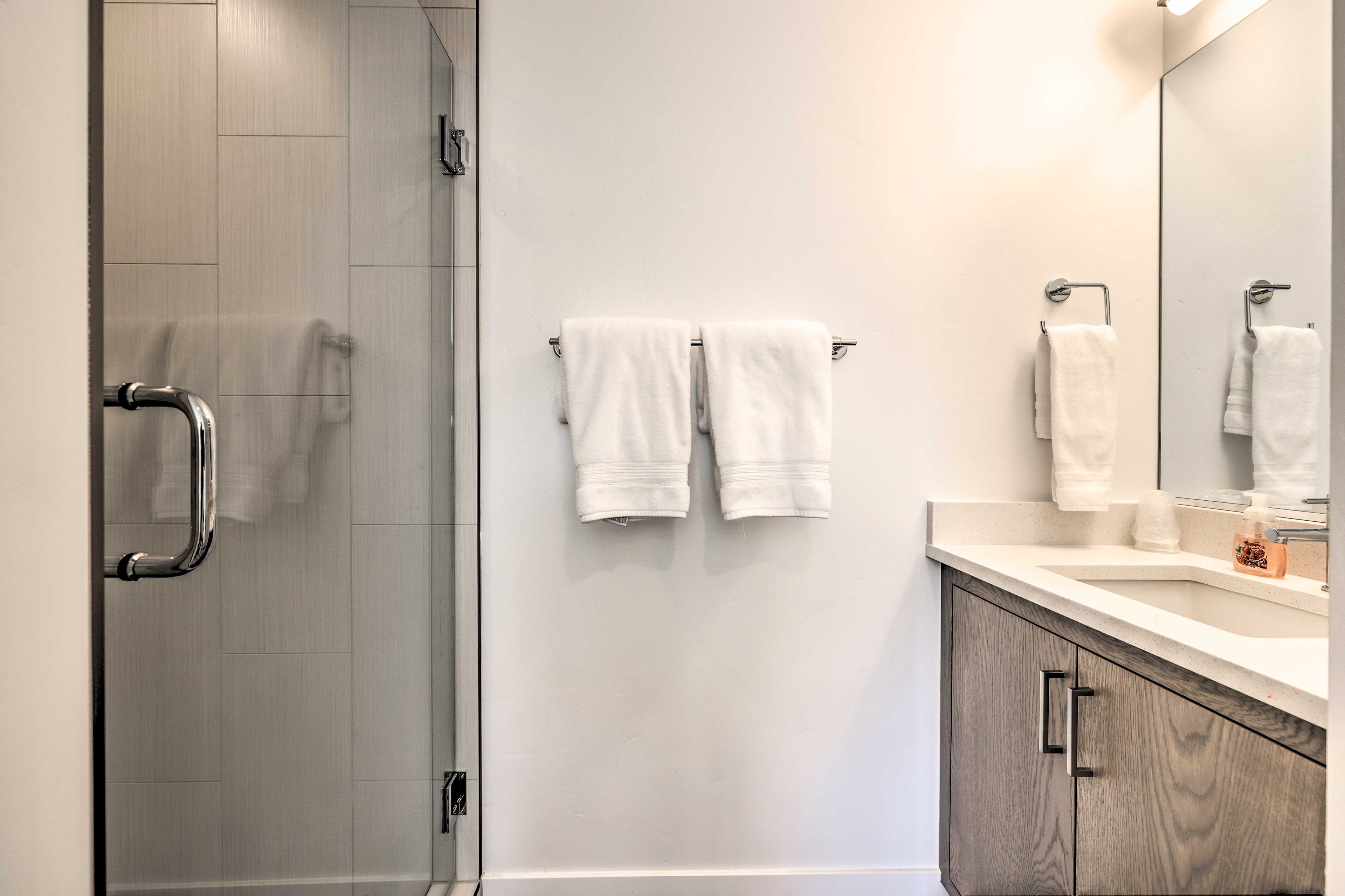 En-suite Bathroom | Towels Provided