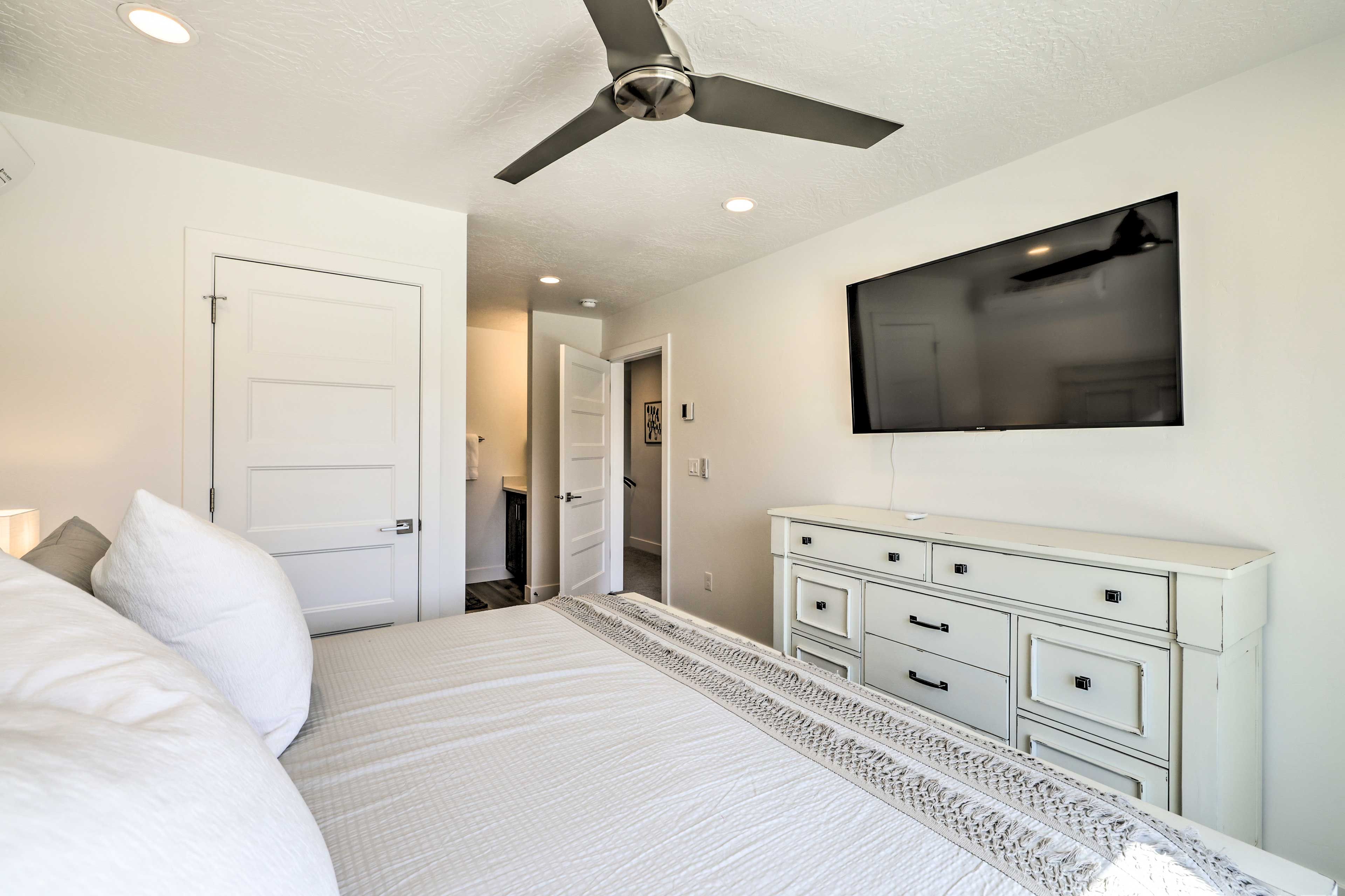 Bedroom 2 | Smart TV