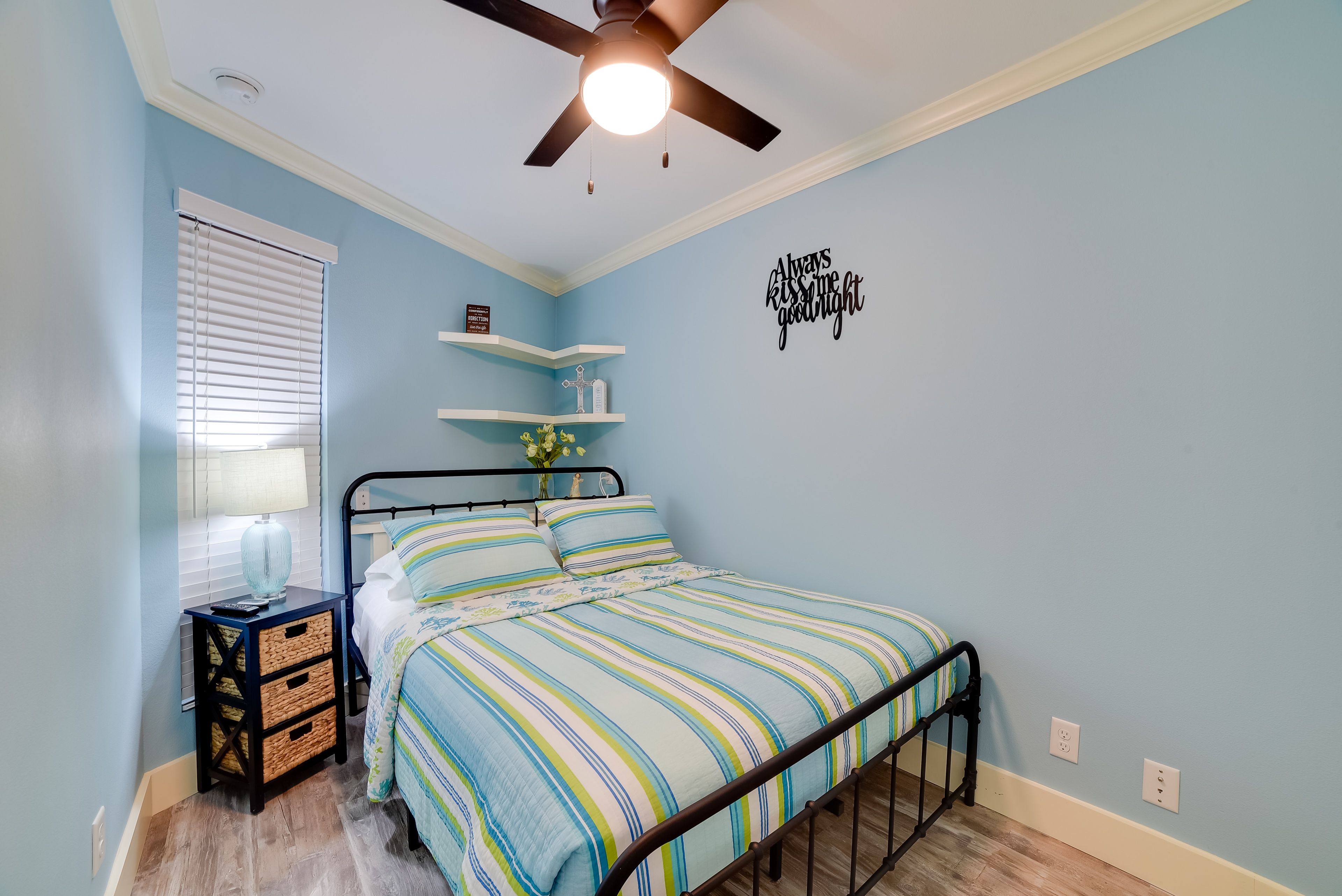 Bedroom | Queen Bed | Linens Provided