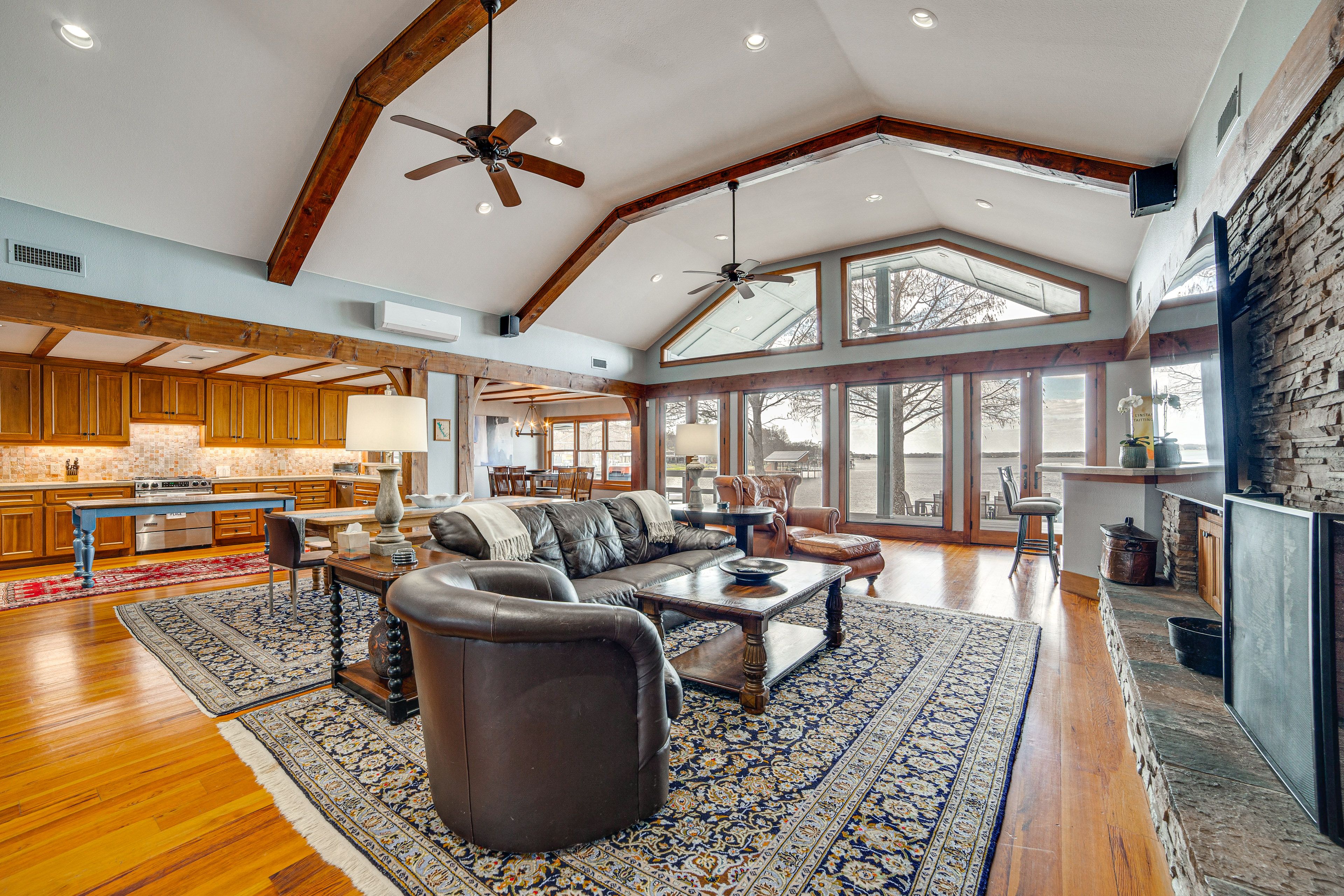 Living Area | Wet Bar | Free WiFi