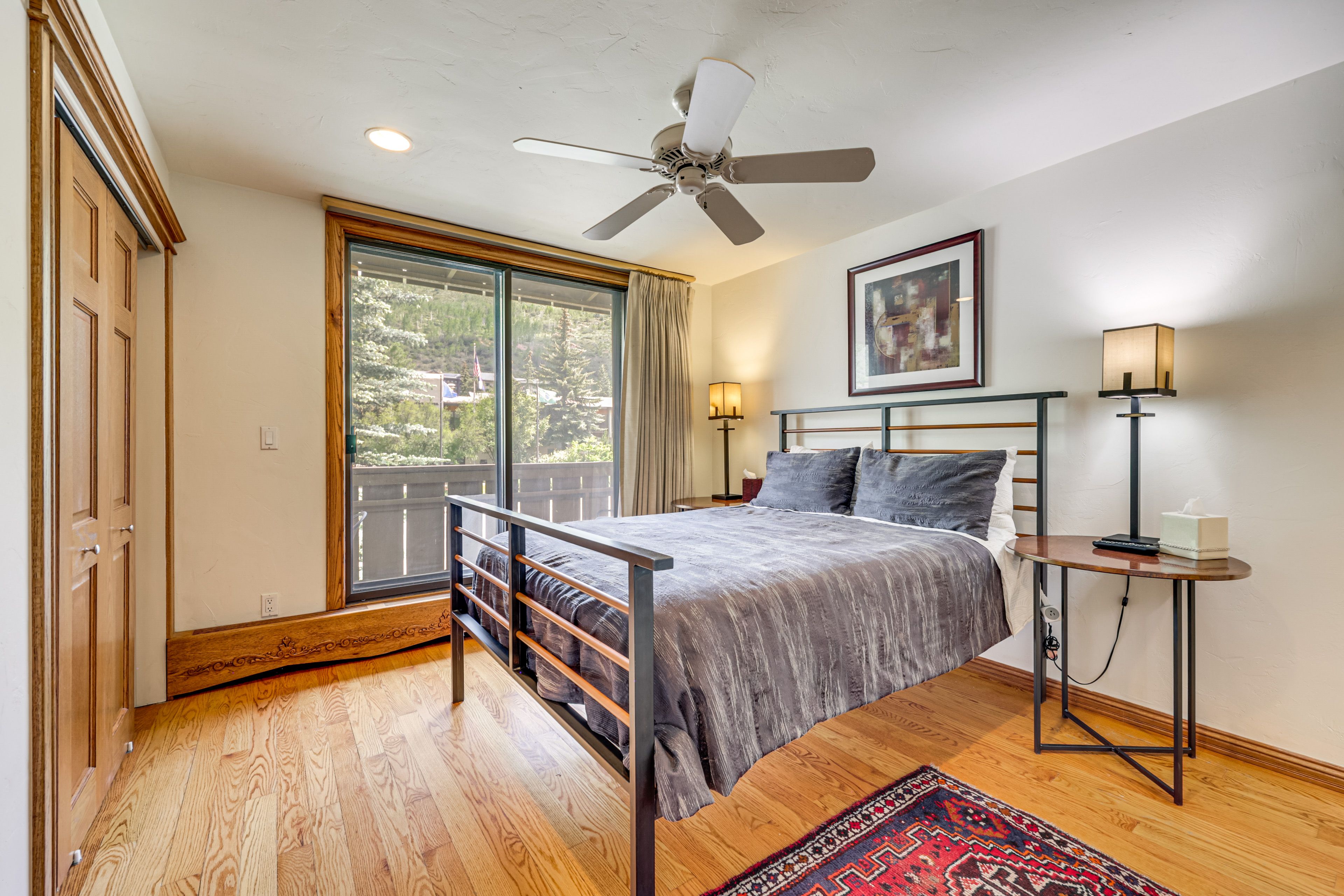 Bedroom 2 | Queen Bed