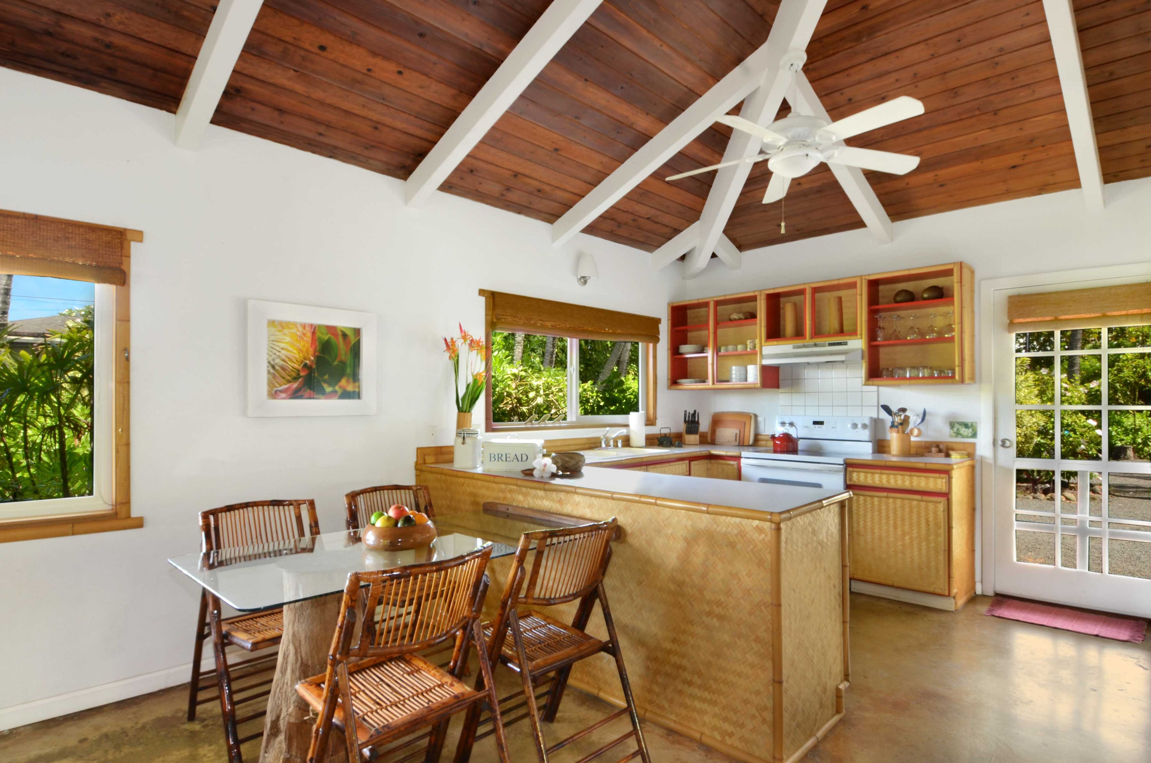 Dining Area | Dishware & Flatware Provided