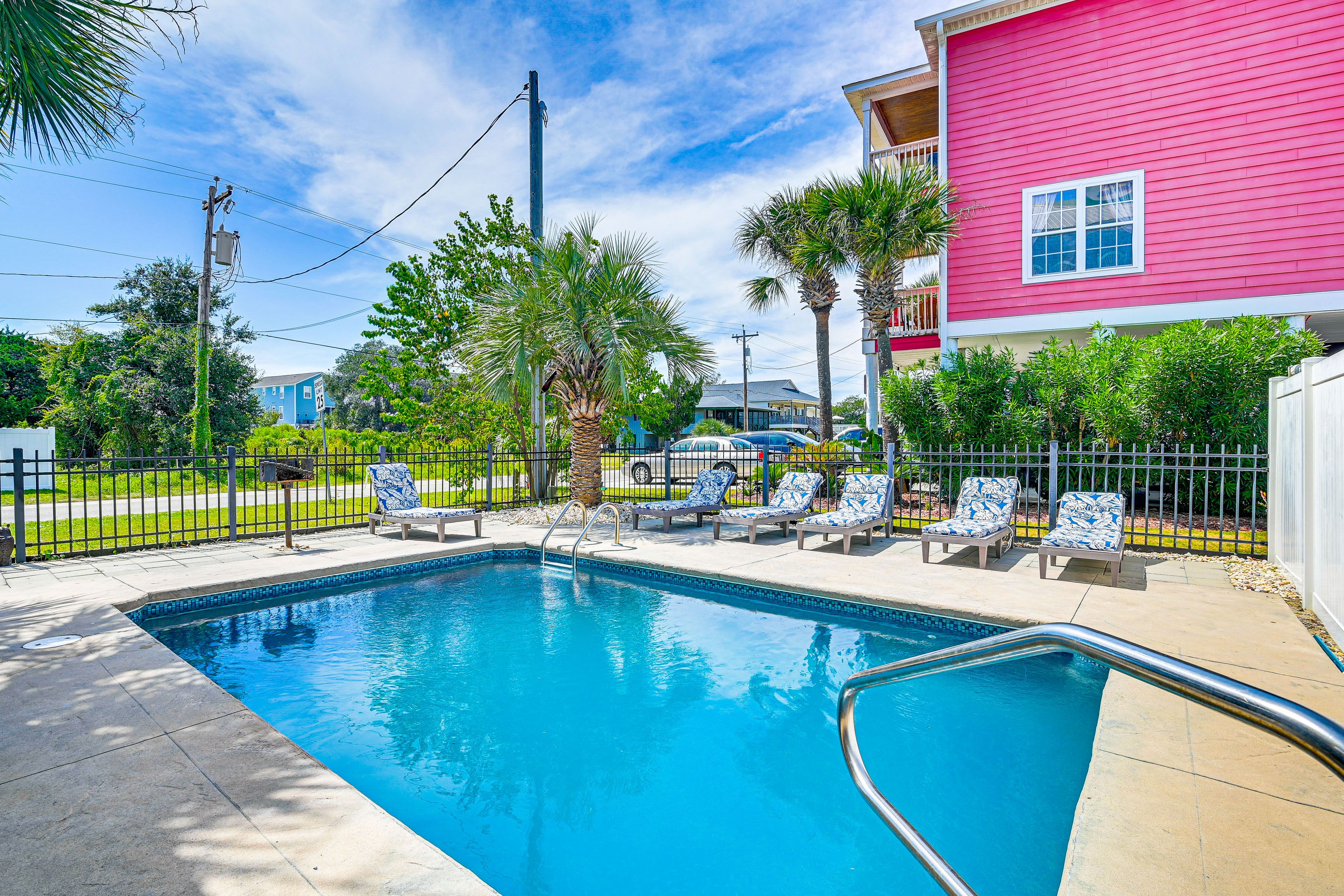 Pool Area | Depth (2' - 5')