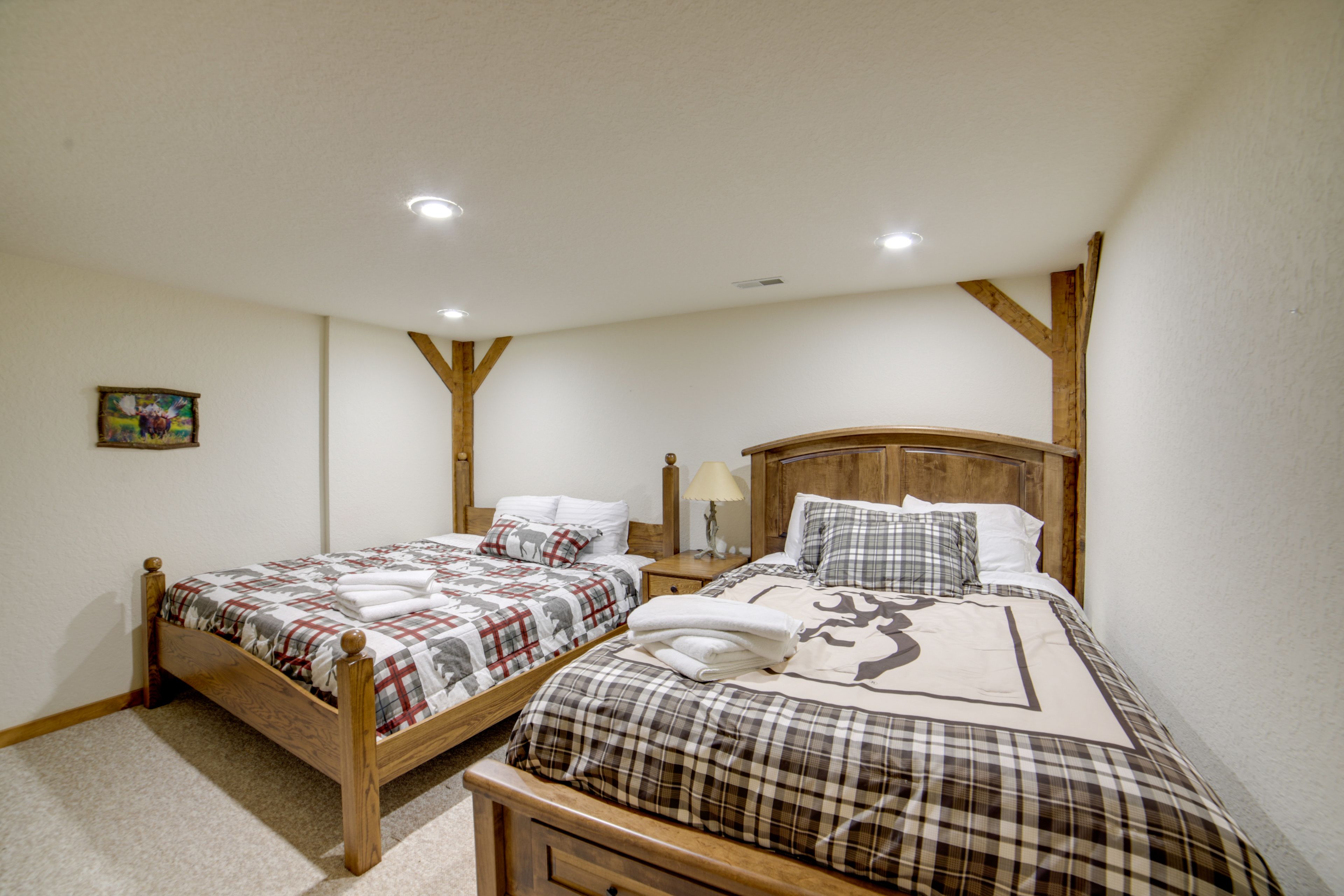 Bedroom 7 | King Bed | Queen Bed