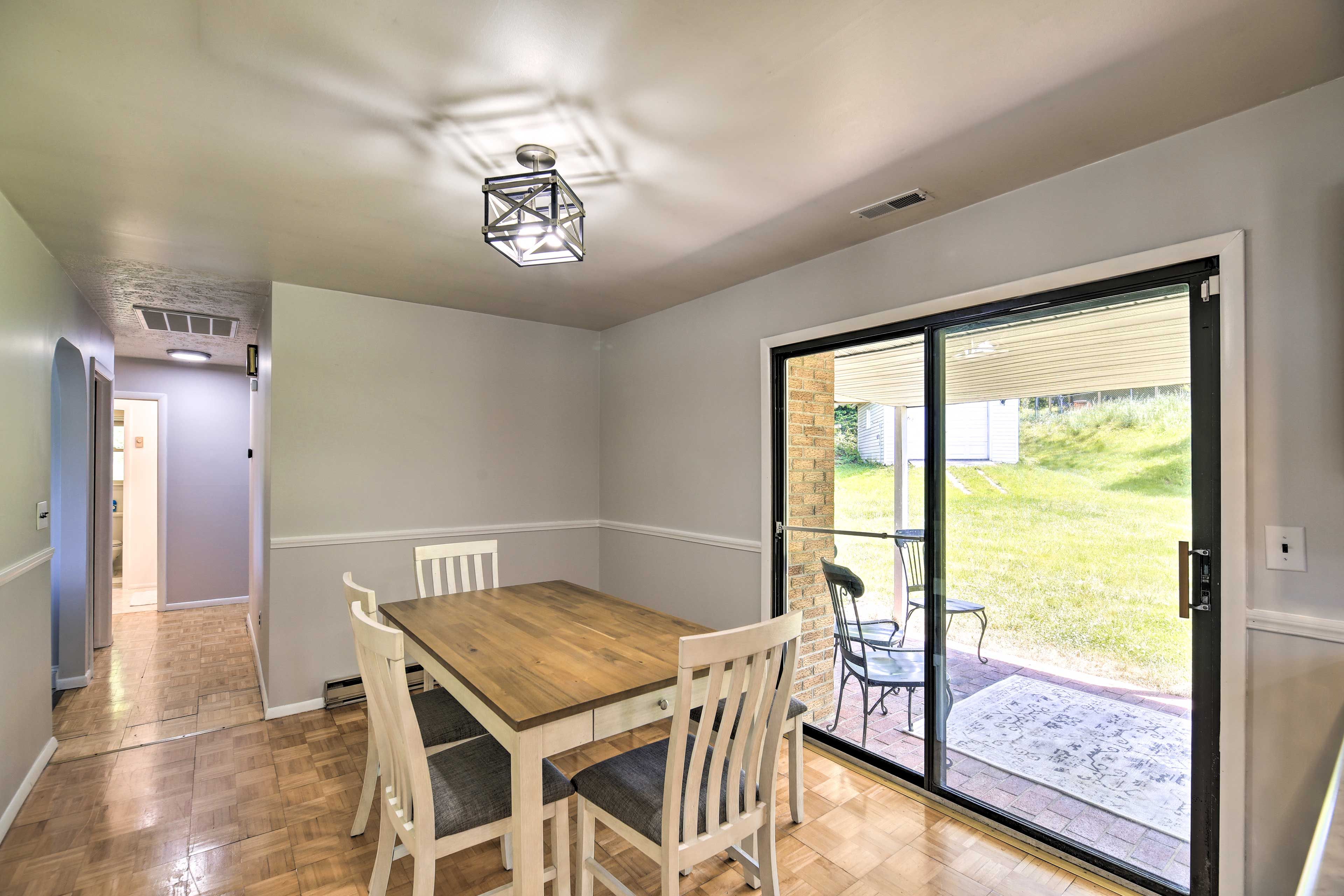 Dining Area | Table for 6