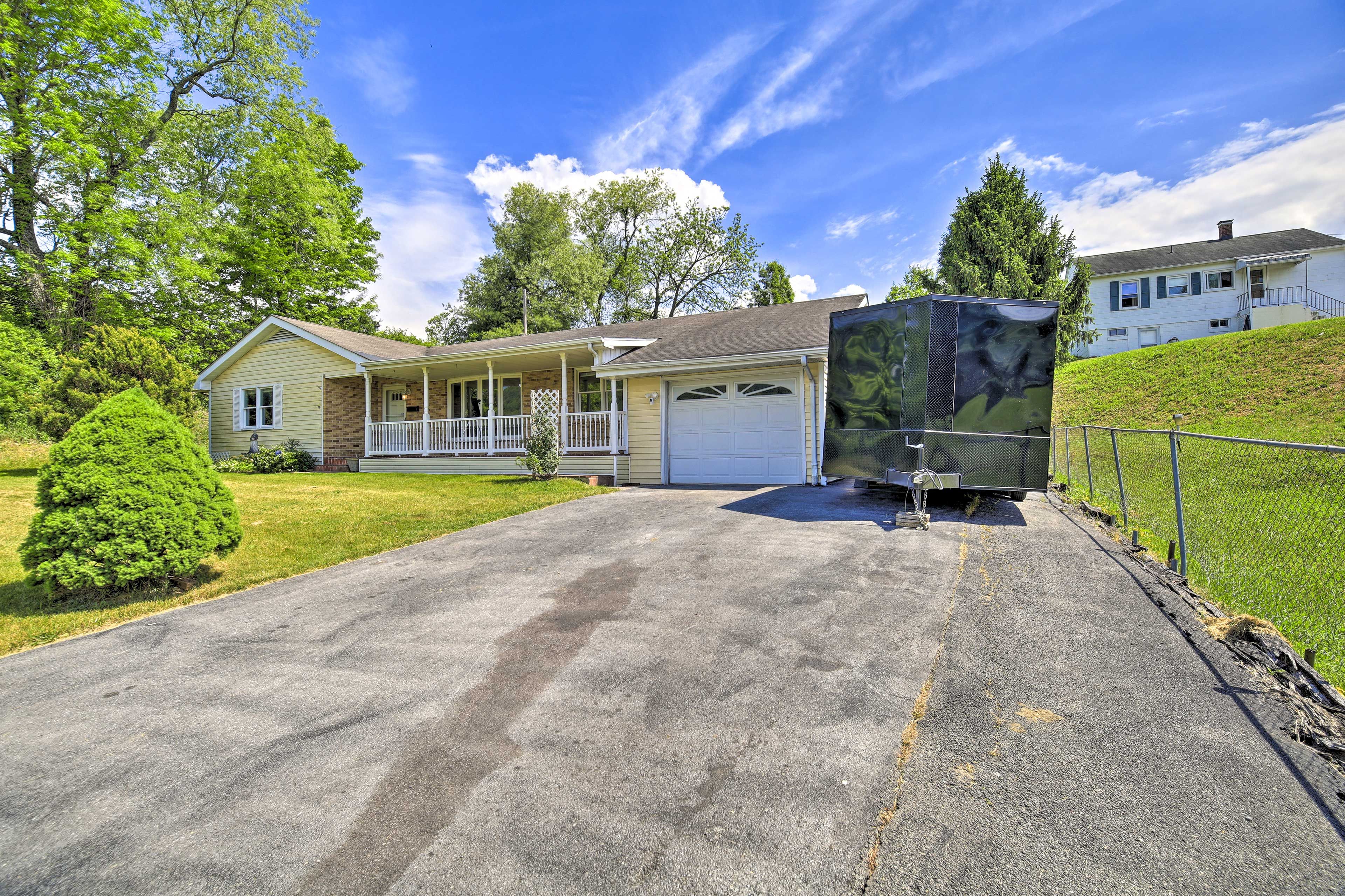 Driveway (Parking for 6 Vehicles) | Garage Parking (1 Vehicle)
