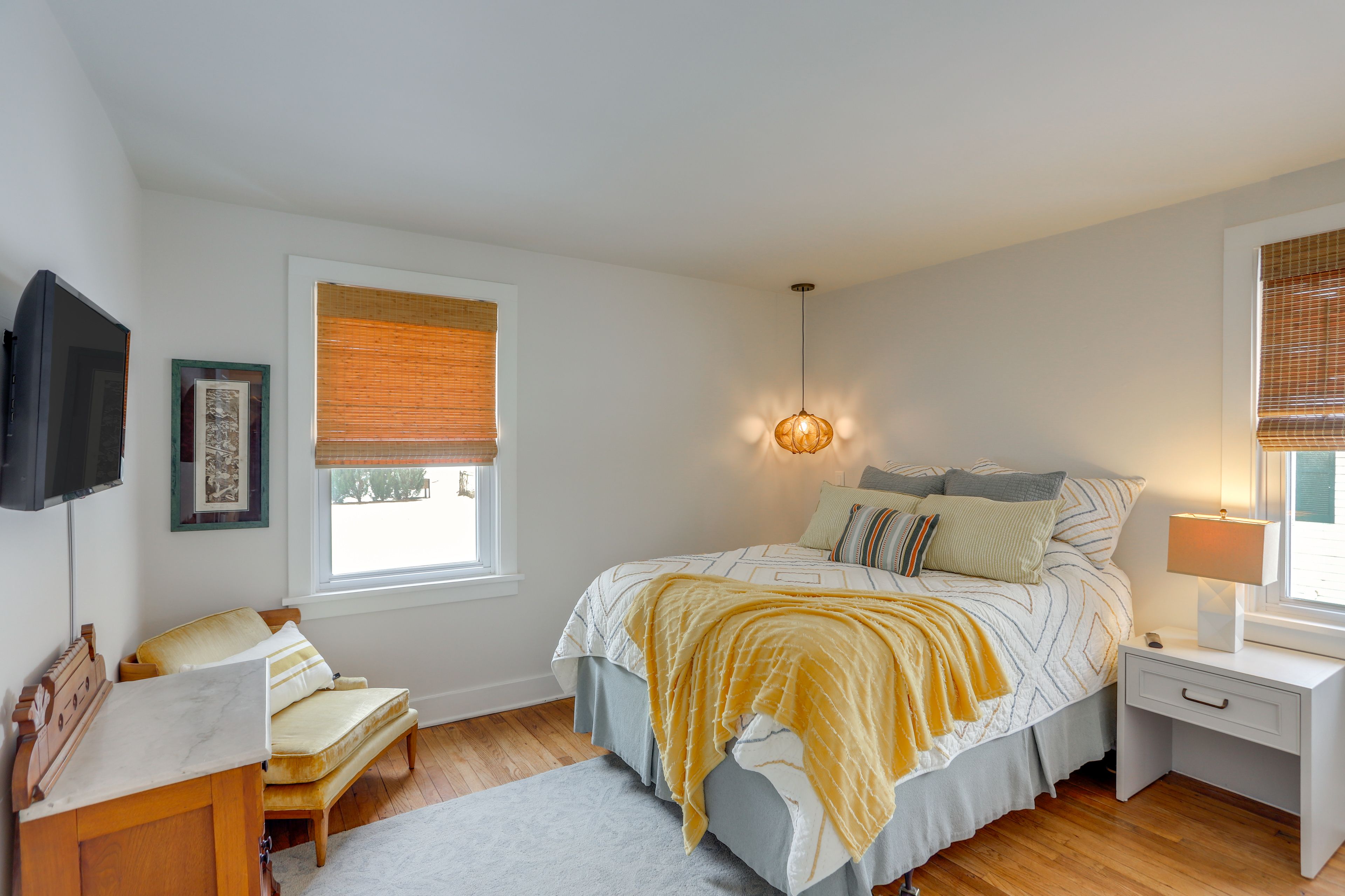 Bedroom 1 | Queen Bed | 1st Floor