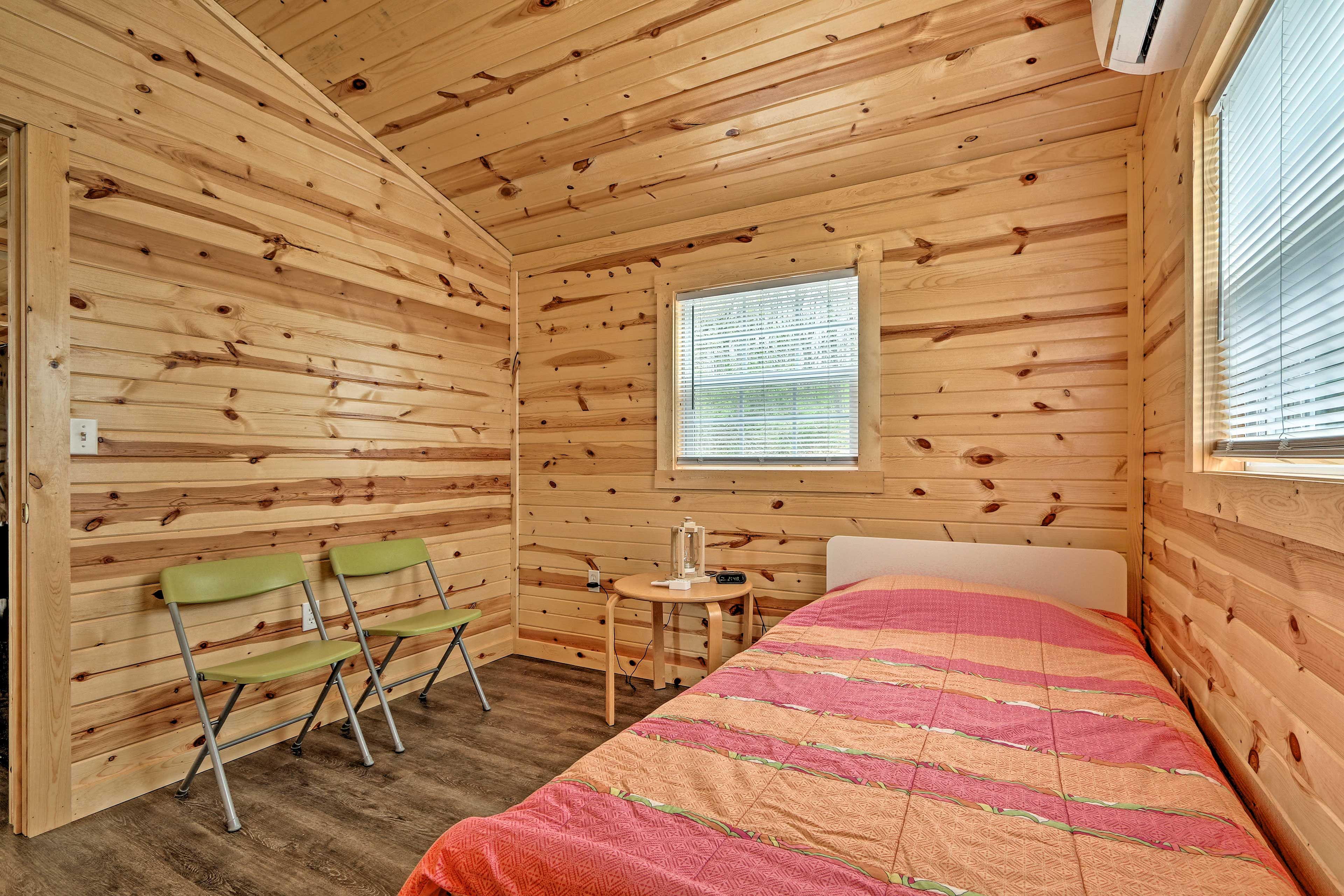 Bedroom 2 | Twin Bed w/ Twin Trundle