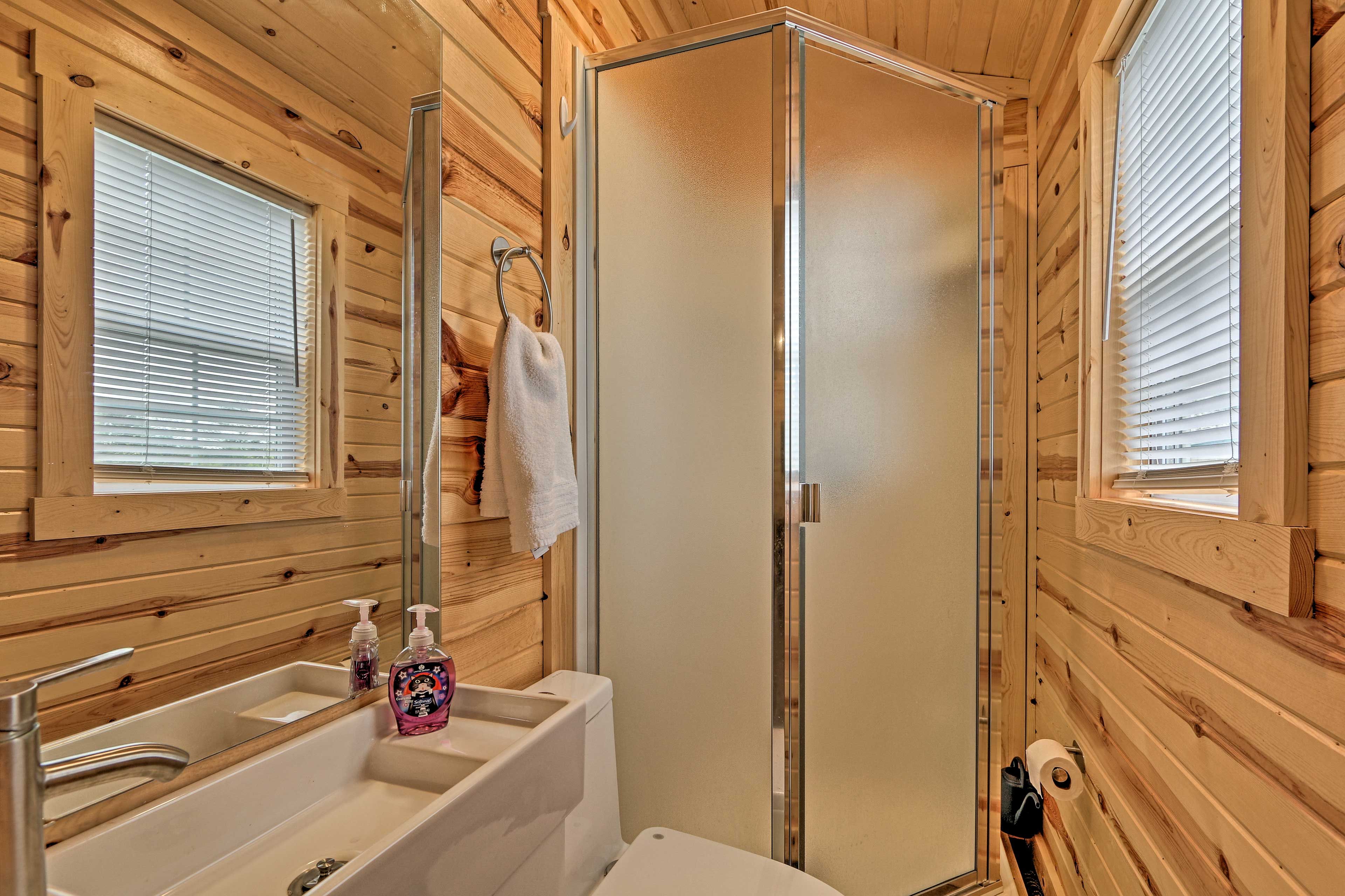 Full Bathroom | Towels Unavailable