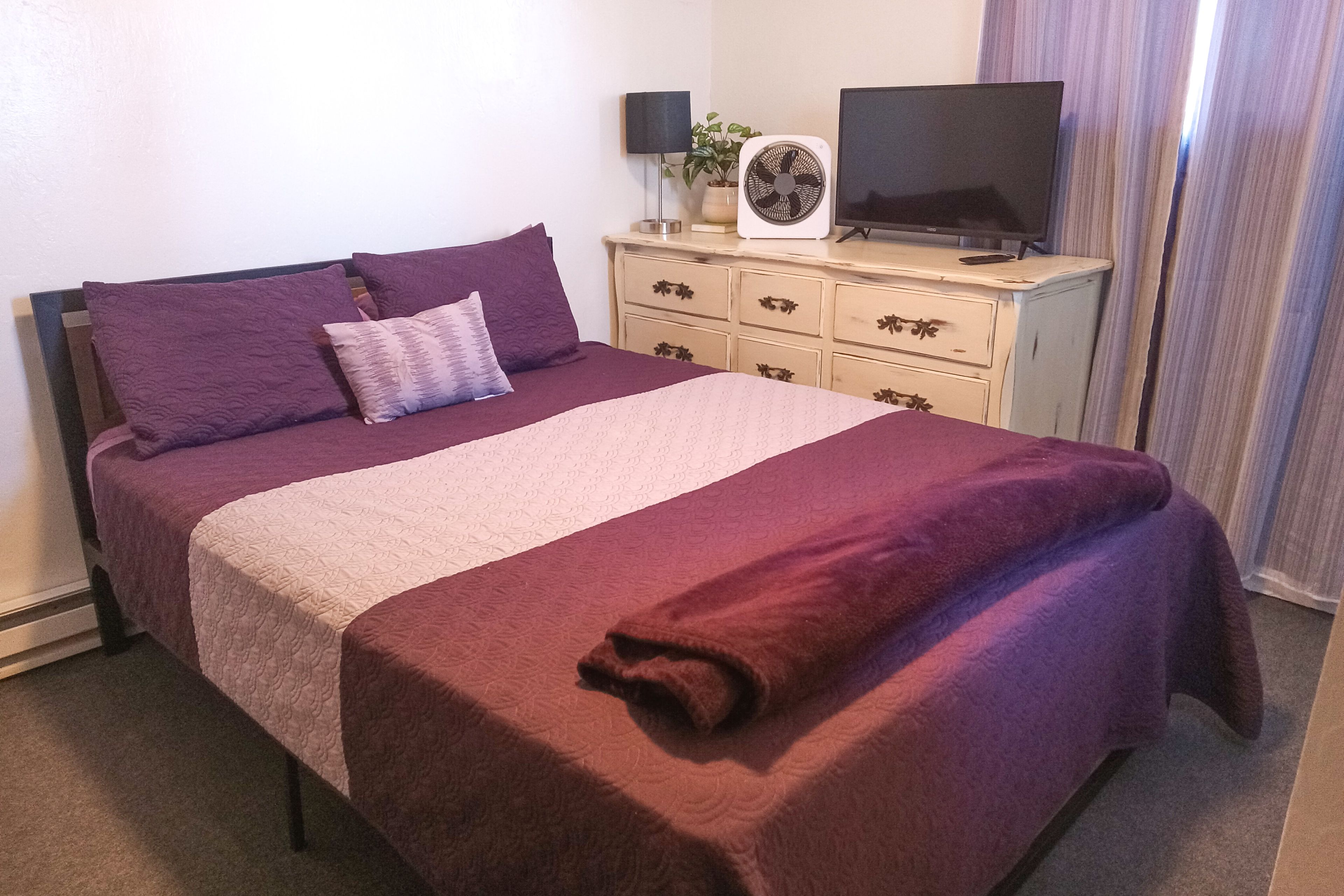 Bedroom 4 | Queen Bed | 2nd Floor