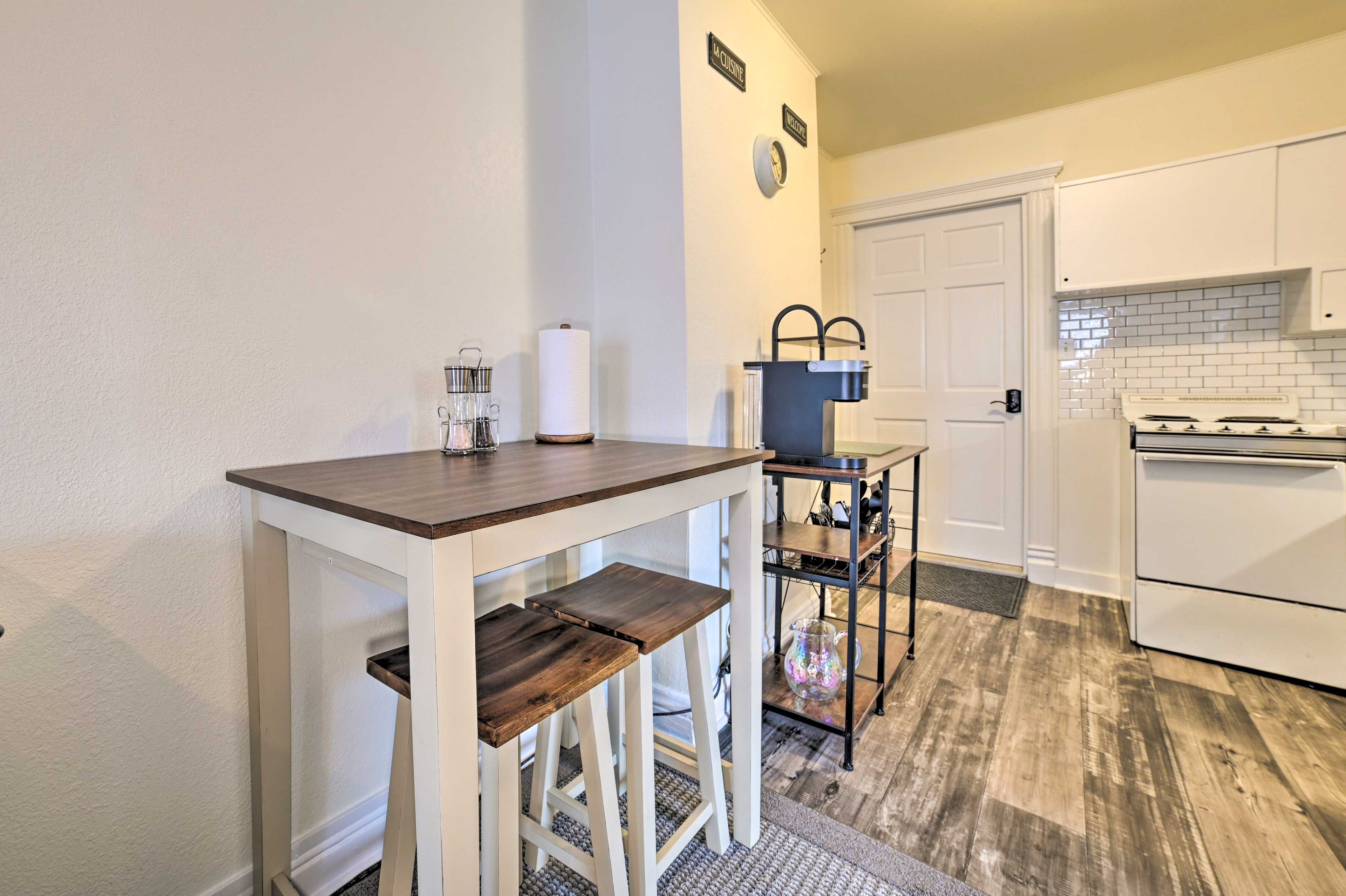 Kitchen | Seating Area | Trash Bags + Paper Towels
