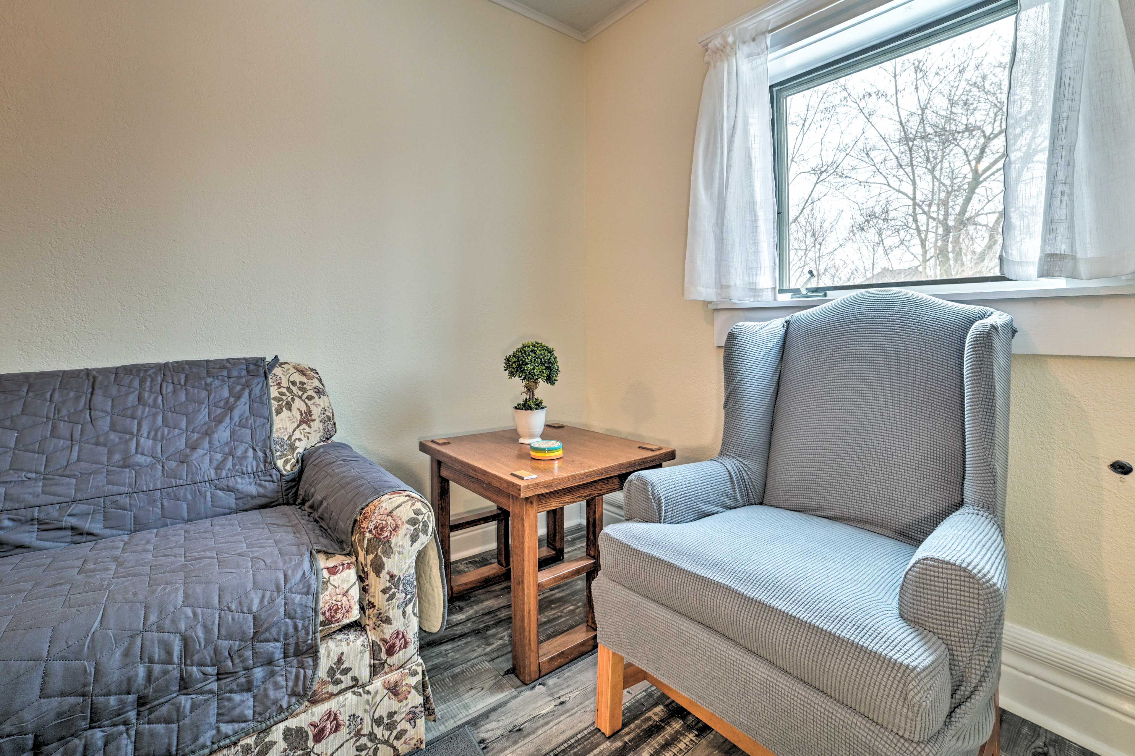 Living Room | Laptop Friendly