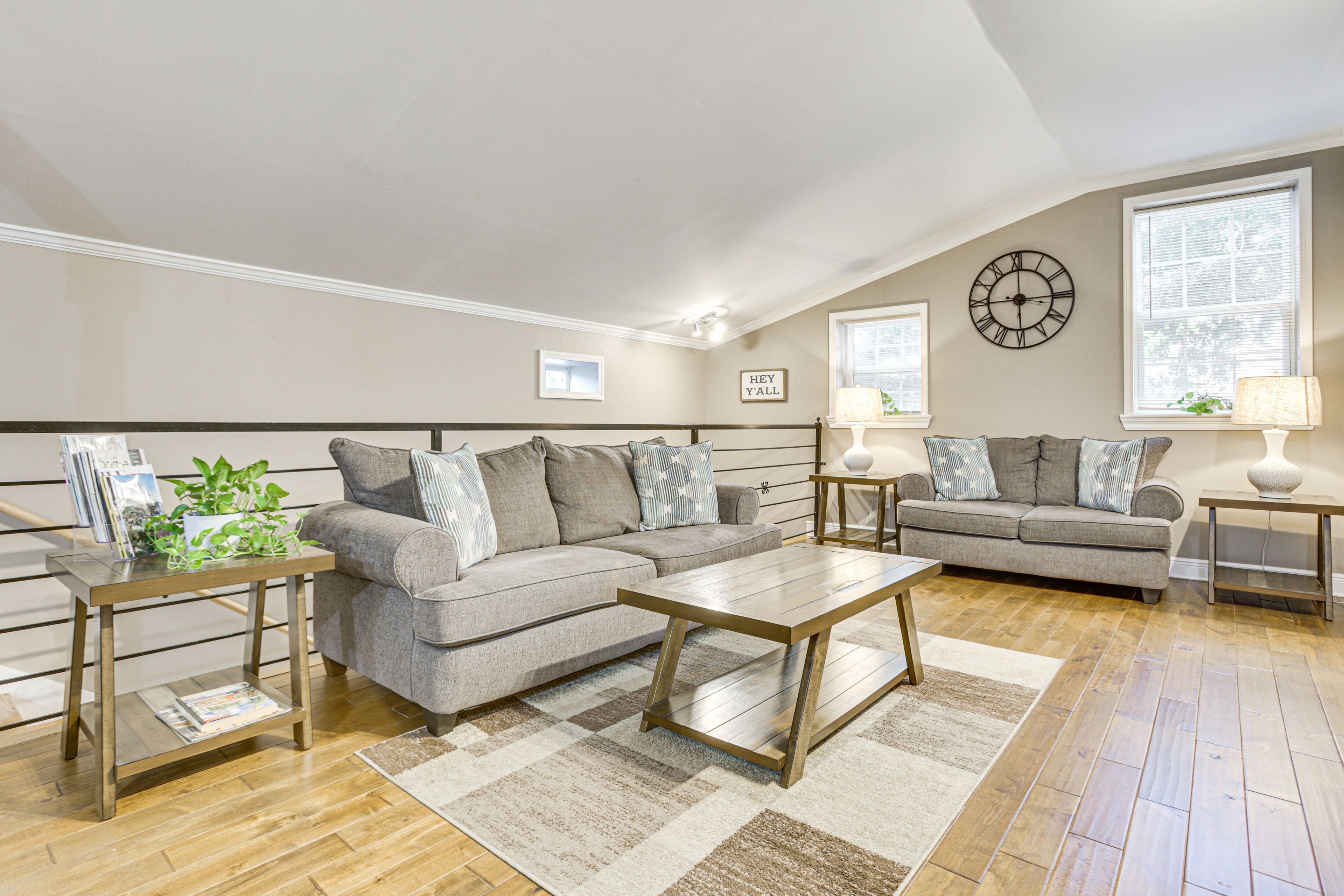 Living Room | Smart TV | Free WiFi | Single-Story Unit