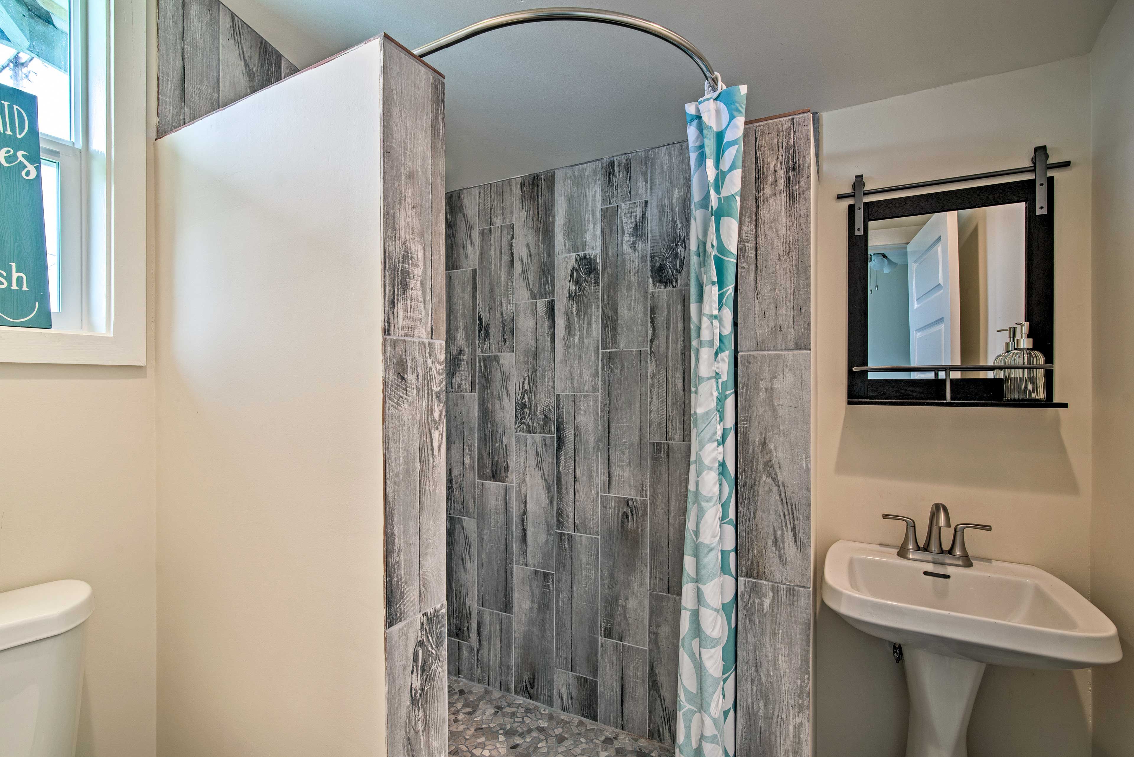 En-Suite Bathroom | Towels Provided