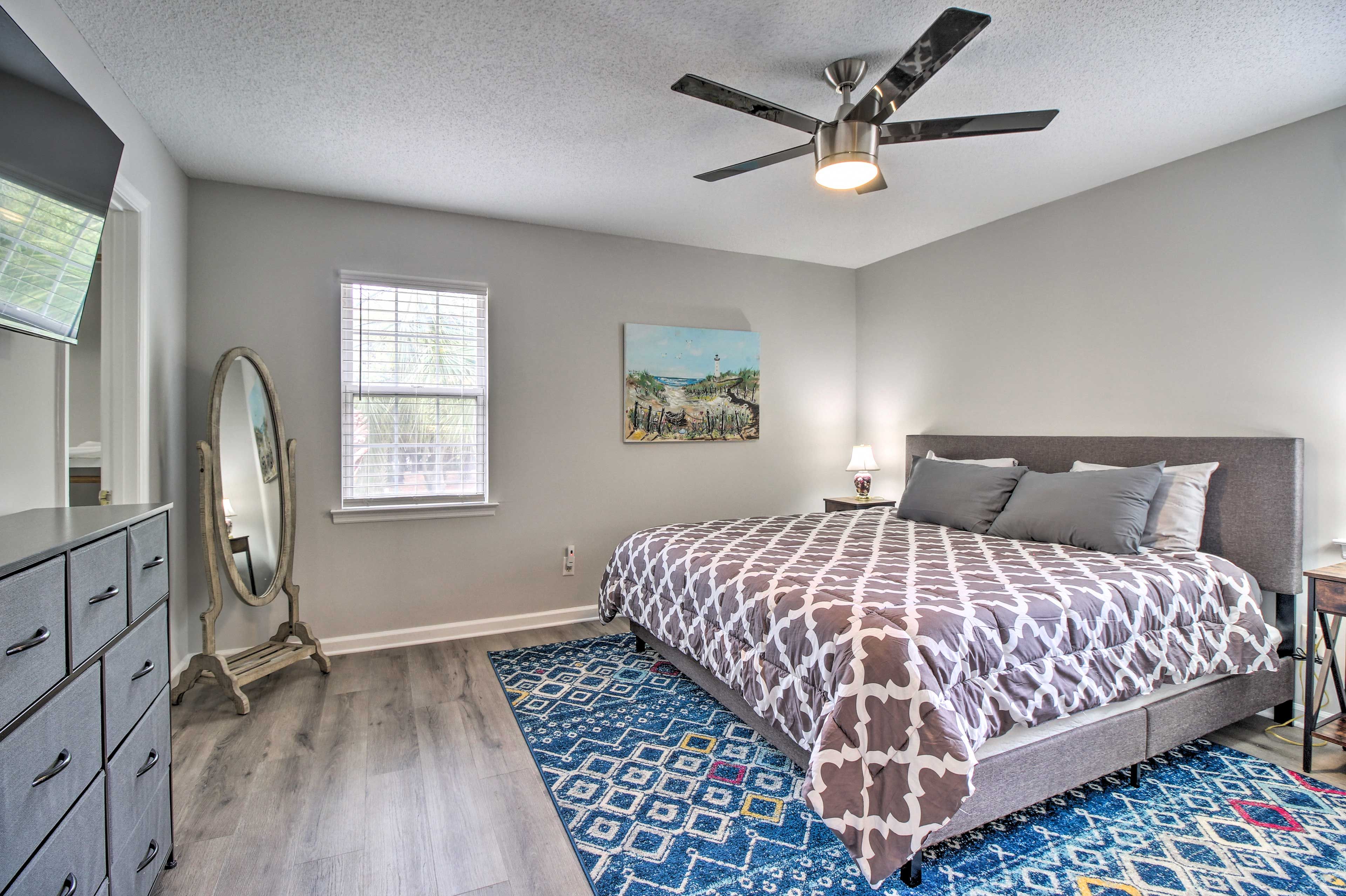Bedroom 1 | King Bed | Linens Provided