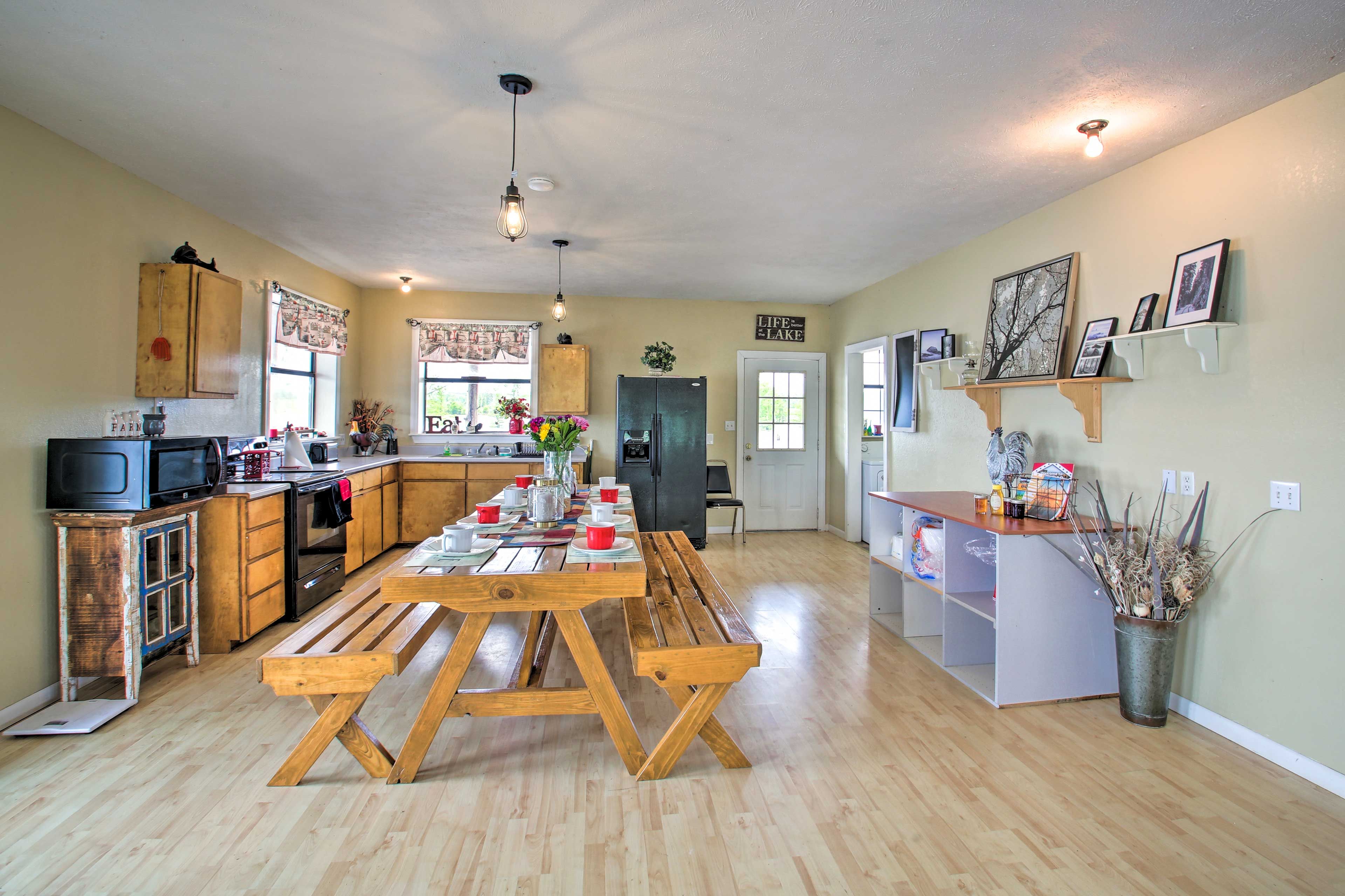 Kitchen | Fully Equipped w/ Cooking Basics