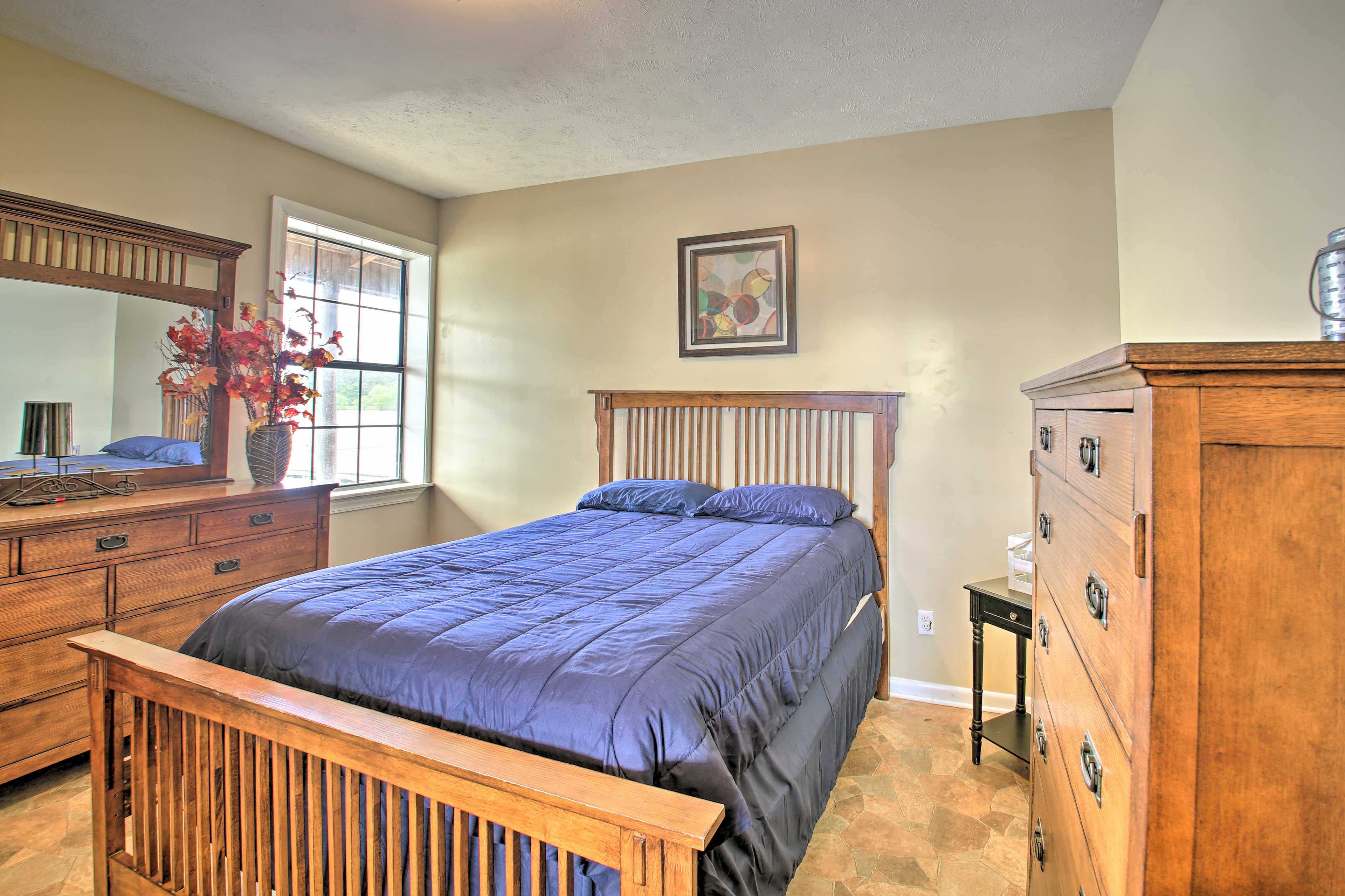 Bedroom 2 | Queen Bed