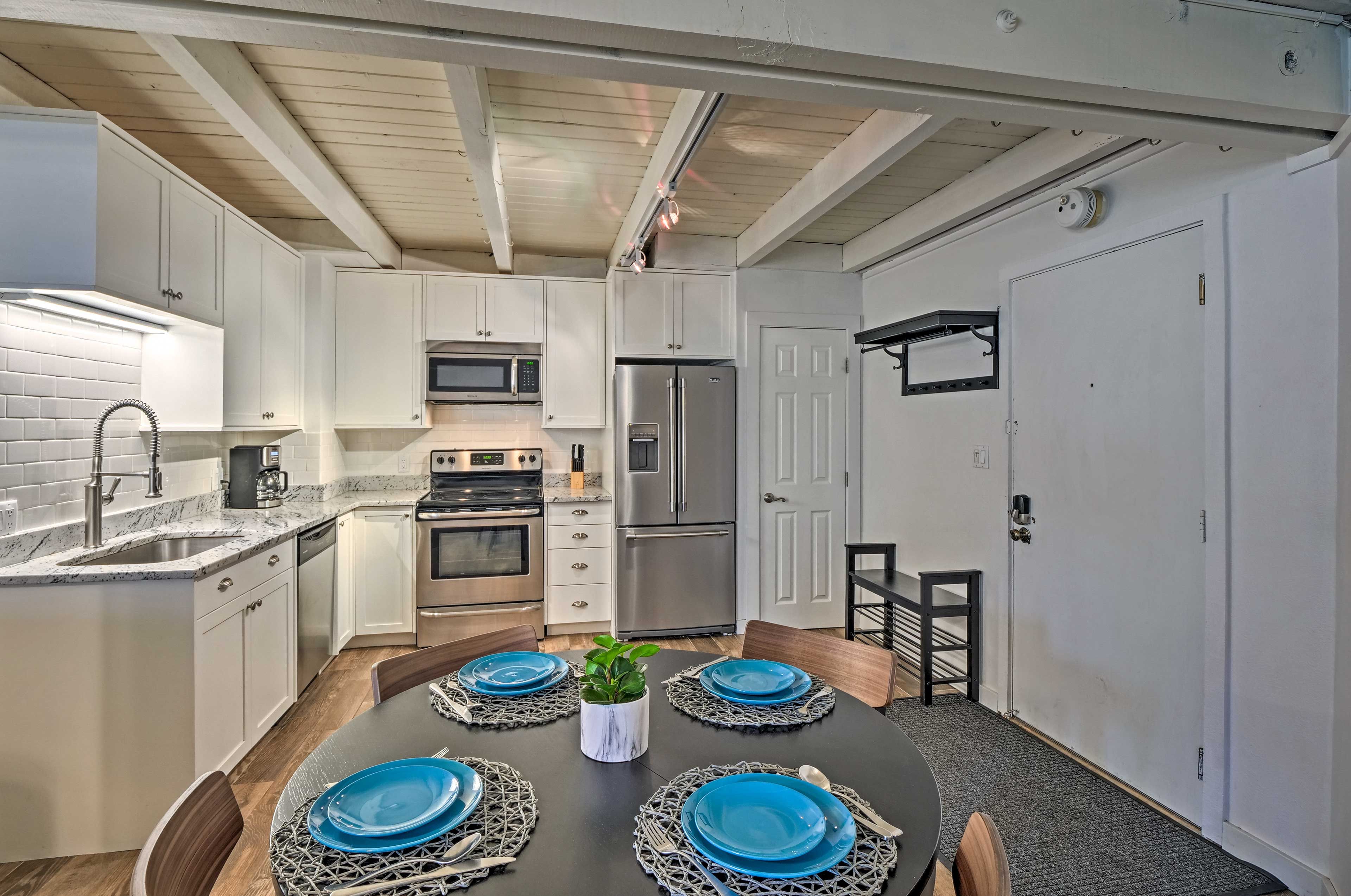 Kitchen/Dining Area