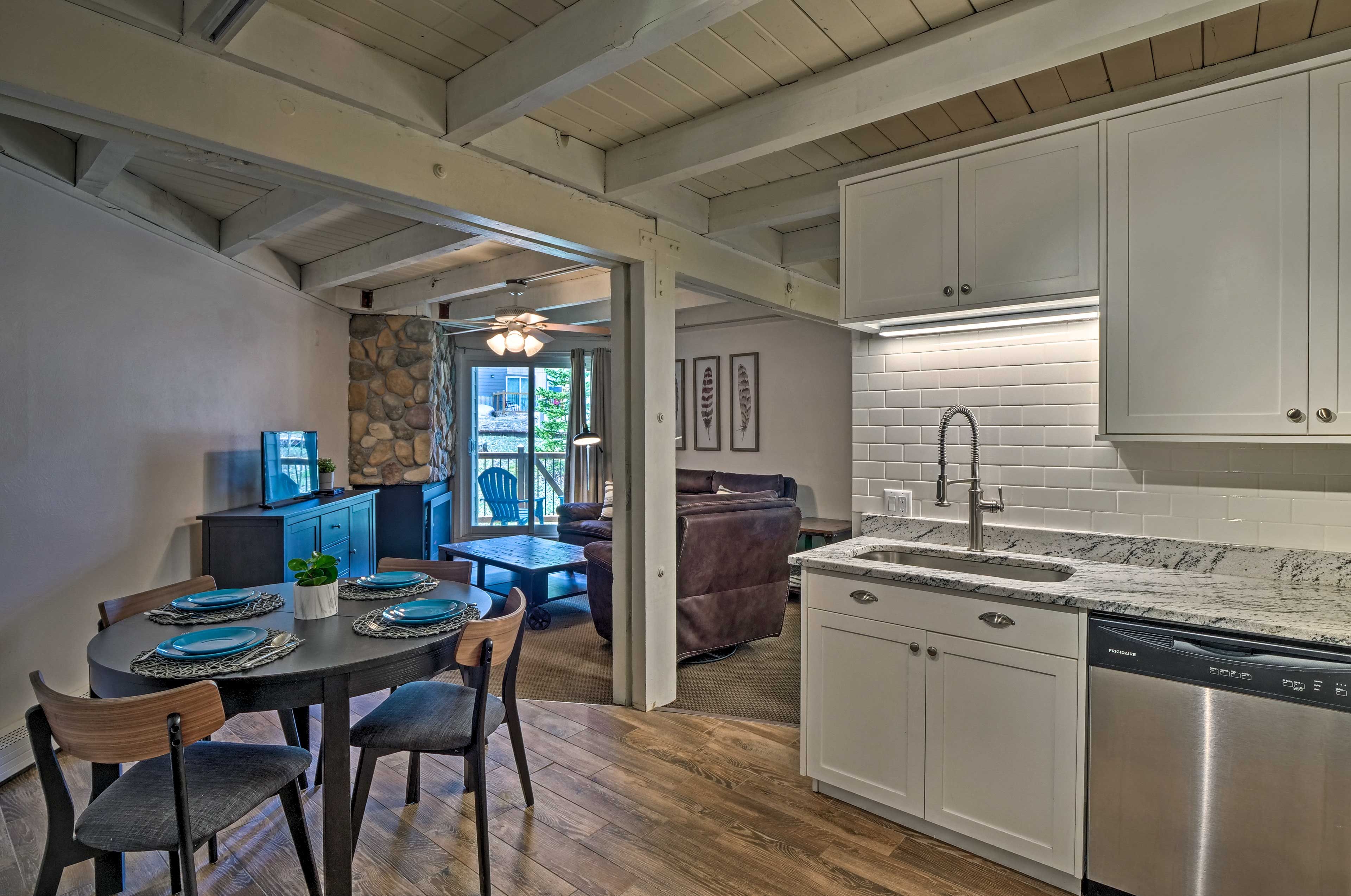 Kitchen/Dining Area