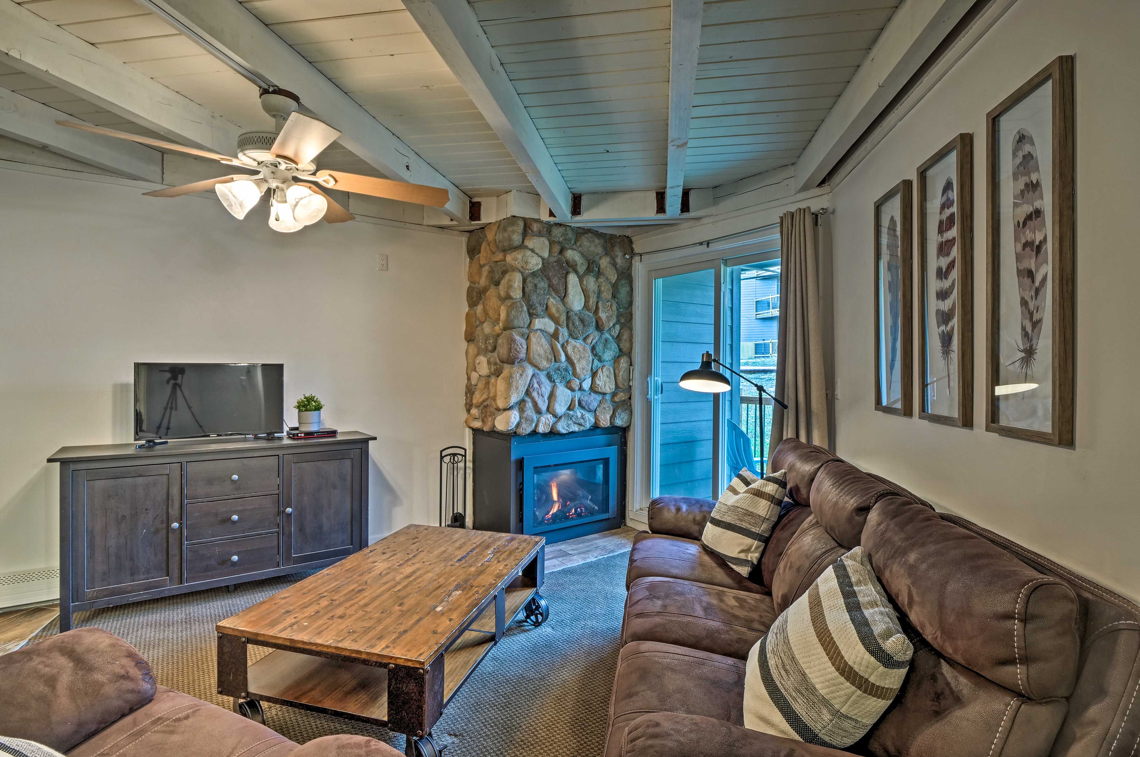 Living Area | Smart TV | Free WiFi