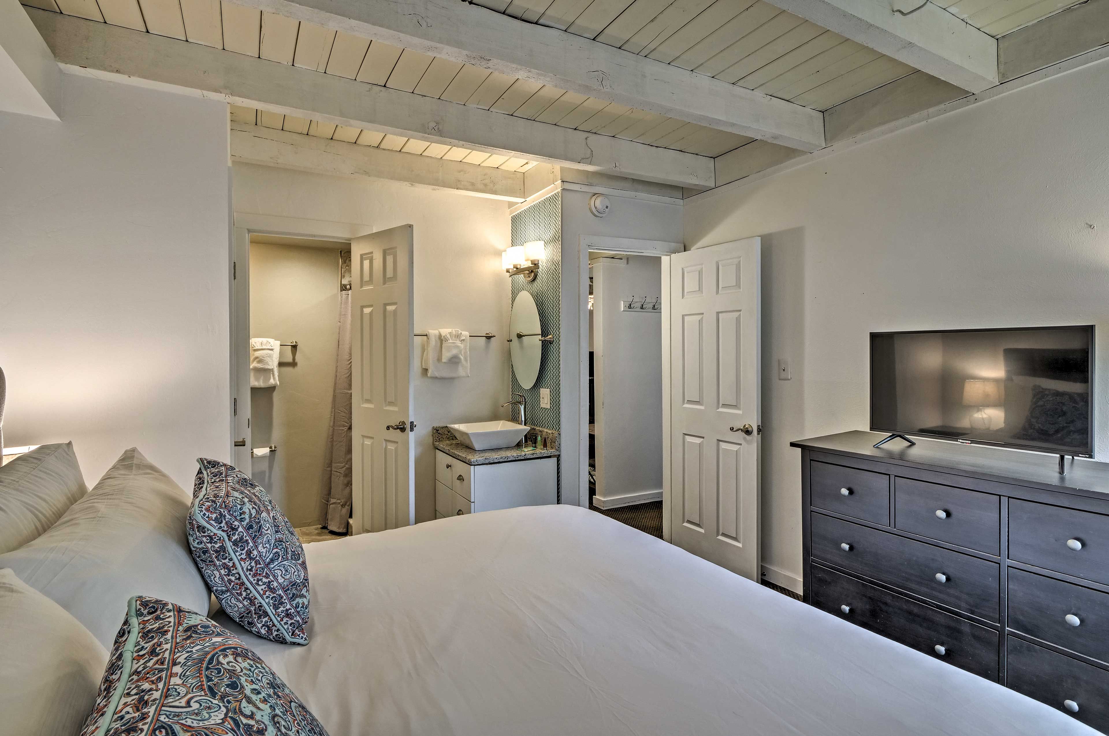 Bedroom 1 | Smart TV